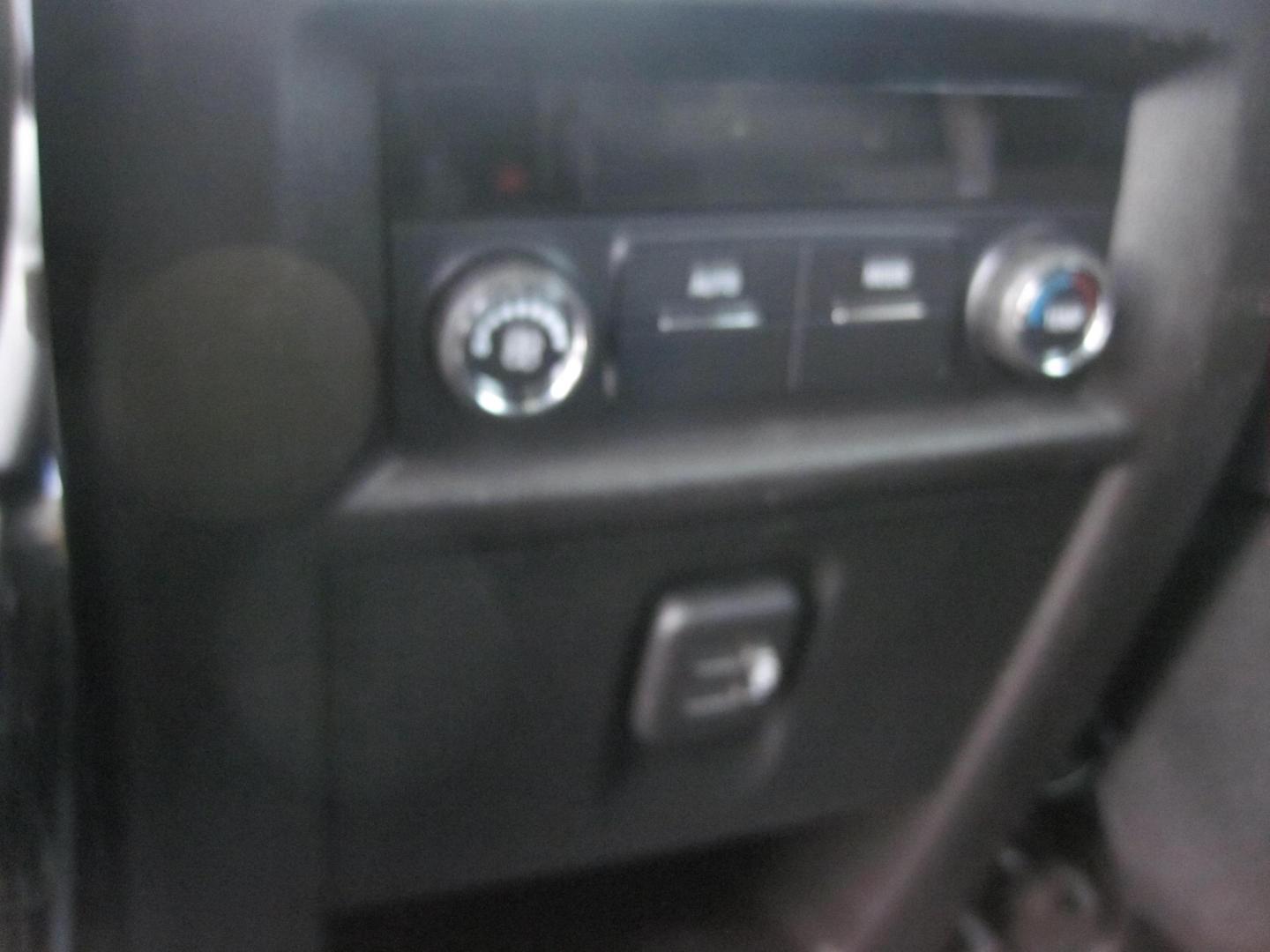 2022 black /black Chevrolet Traverse LT Cloth AWD (1GNEVGKW3NJ) with an 3.6L V6 DOHC 24V engine, 9A transmission, located at 9530 Old Seward Highway, Anchorage, AK, 99515, (907) 349-3343, 61.134140, -149.865570 - Nice Chevrolet Traverse LT come take a test drive. - Photo#8
