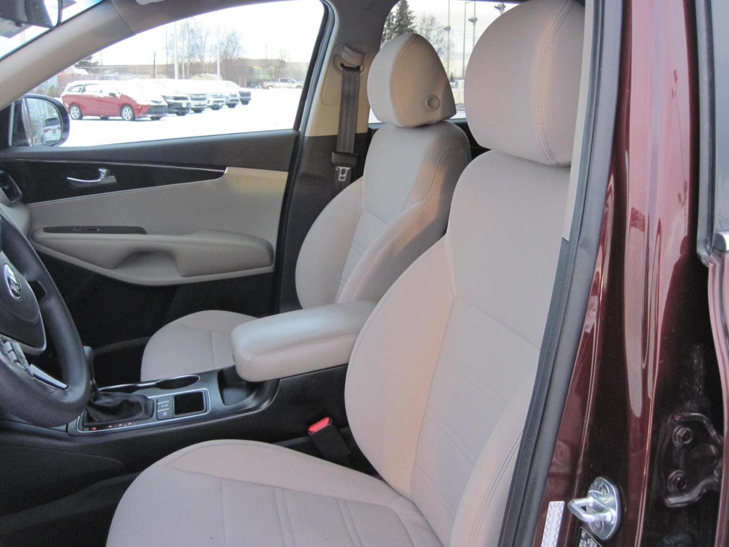 2020 brown /black Kia Sorento LX AWD (5XYPGDA34LG) with an 2.4L L4 DOHC 16V engine, 6A transmission, located at 9530 Old Seward Highway, Anchorage, AK, 99515, (907) 349-3343, 61.134140, -149.865570 - Nice Kia Sorento LX awd come take a test drive - Photo#10