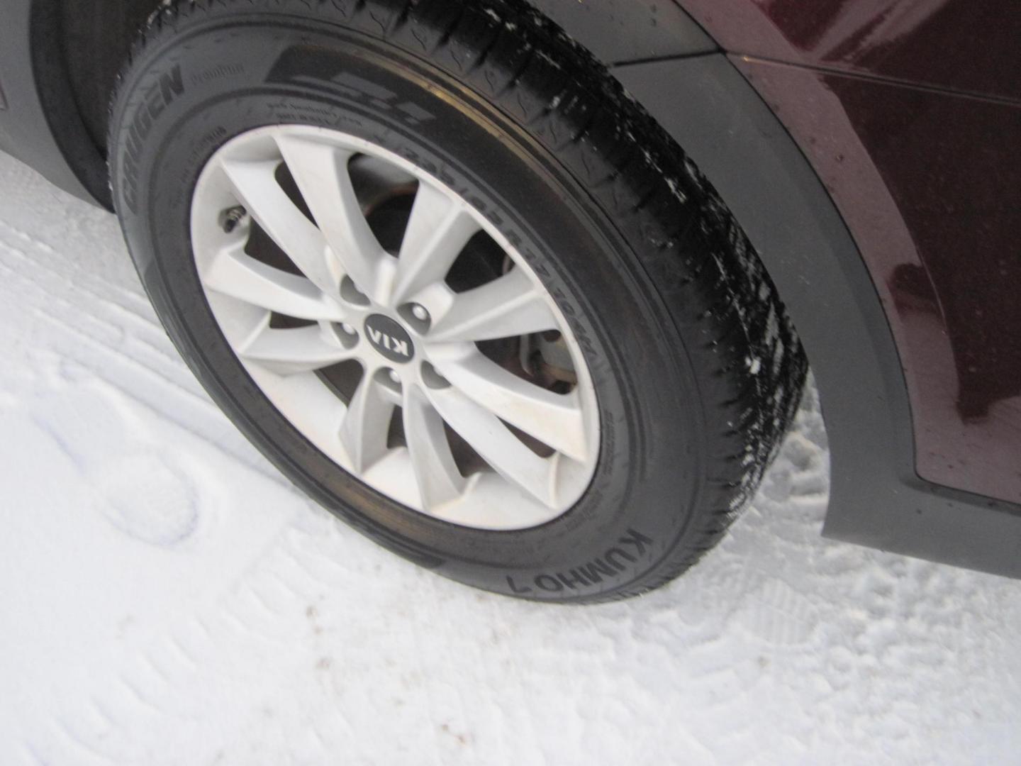 2020 brown /black Kia Sorento LX AWD (5XYPGDA34LG) with an 2.4L L4 DOHC 16V engine, 6A transmission, located at 9530 Old Seward Highway, Anchorage, AK, 99515, (907) 349-3343, 61.134140, -149.865570 - Nice Kia Sorento LX awd come take a test drive - Photo#5