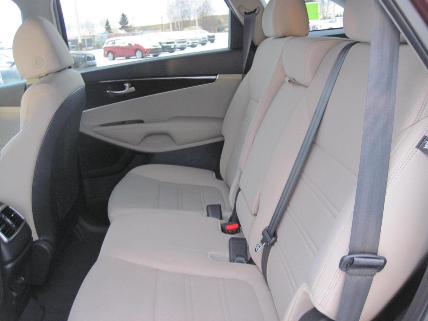 2020 brown /black Kia Sorento LX AWD (5XYPGDA34LG) with an 2.4L L4 DOHC 16V engine, 6A transmission, located at 9530 Old Seward Highway, Anchorage, AK, 99515, (907) 349-3343, 61.134140, -149.865570 - Nice Kia Sorento LX awd come take a test drive - Photo#6