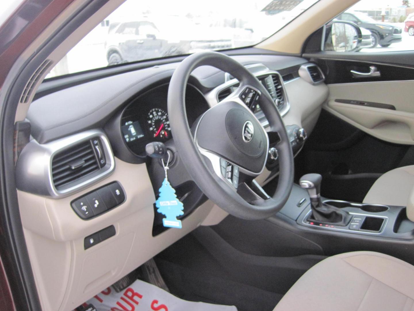 2020 brown /black Kia Sorento LX AWD (5XYPGDA34LG) with an 2.4L L4 DOHC 16V engine, 6A transmission, located at 9530 Old Seward Highway, Anchorage, AK, 99515, (907) 349-3343, 61.134140, -149.865570 - Nice Kia Sorento LX awd come take a test drive - Photo#9