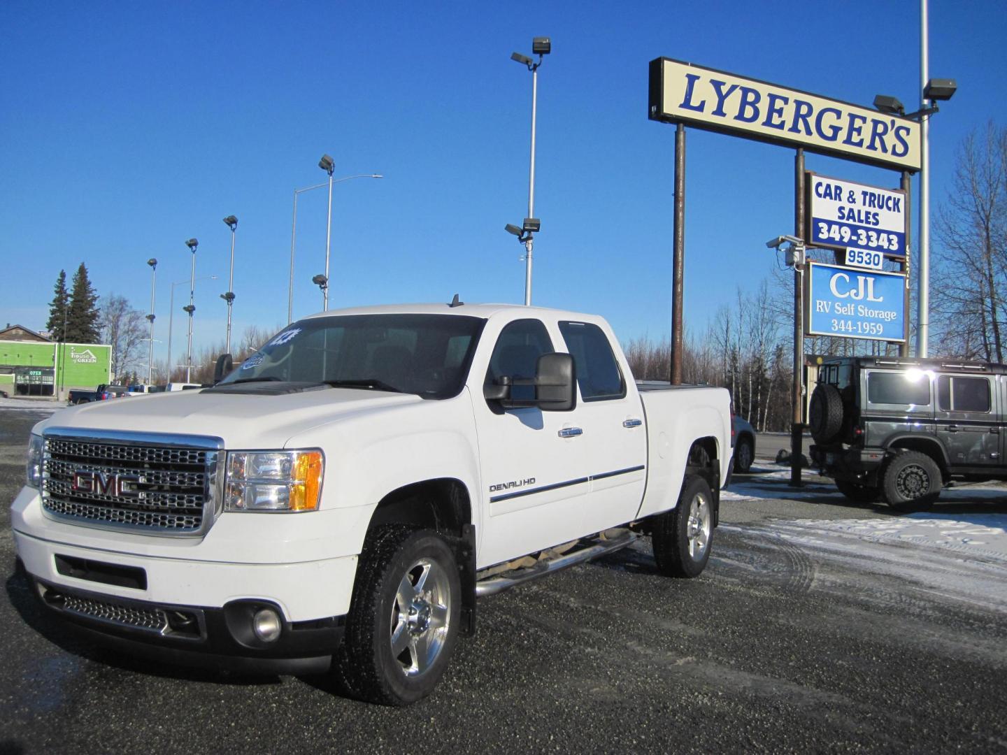 2014 white /black GMC Sierra 2500HD Denali Crew Cab 4WD (1GT125EGXEF) with an 6.0L V8 OHV 16V FFV engine, 6-Speed Automatic transmission, located at 9530 Old Seward Highway, Anchorage, AK, 99515, (907) 349-3343, 61.134140, -149.865570 - Low Miles on the GMC Sierra 2500 HD Denali come take a test drive - Photo#0
