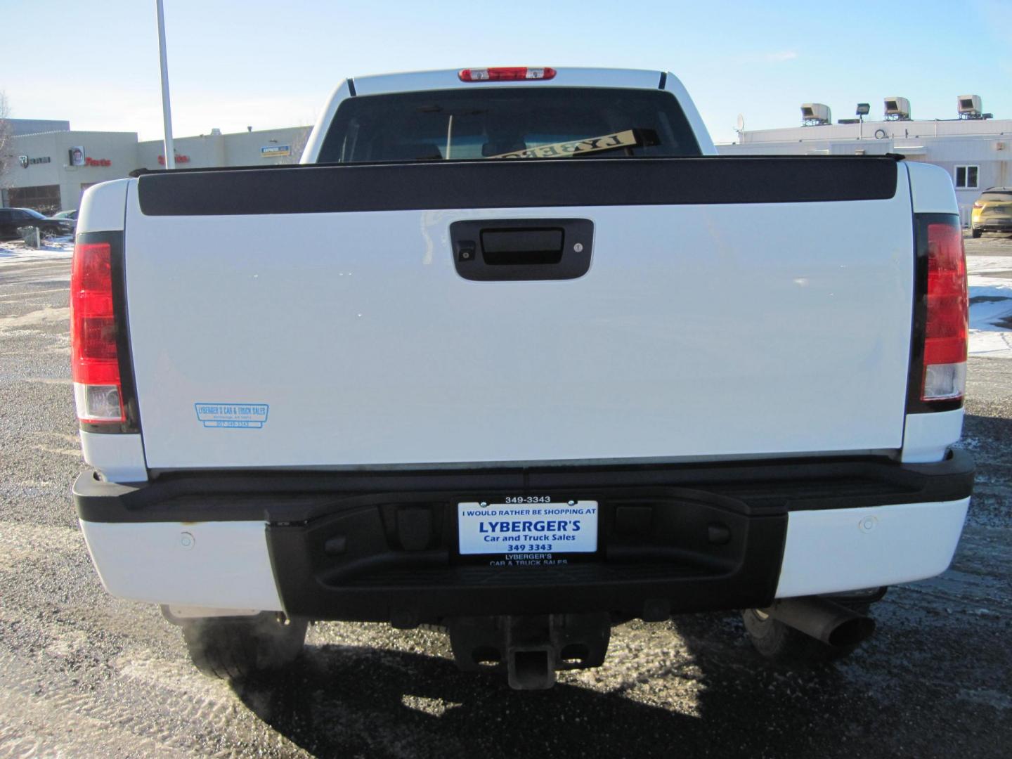 2014 white /black GMC Sierra 2500HD Denali Crew Cab 4WD (1GT125EGXEF) with an 6.0L V8 OHV 16V FFV engine, 6-Speed Automatic transmission, located at 9530 Old Seward Highway, Anchorage, AK, 99515, (907) 349-3343, 61.134140, -149.865570 - Low Miles on the GMC Sierra 2500 HD Denali come take a test drive - Photo#3