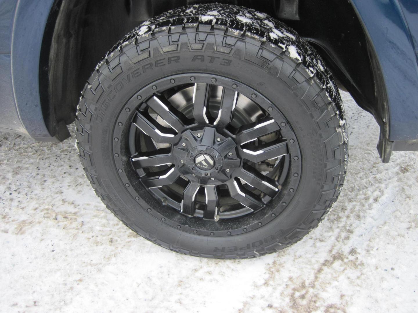 2019 blue /black RAM 1500 Limited Crew Cab SWB 4WD (1C6SRFHT0KN) with an 5.7L V8 OHV 16V engine, 8A transmission, located at 9530 Old Seward Highway, Anchorage, AK, 99515, (907) 349-3343, 61.134140, -149.865570 - Loaded Ram 1500 Crew Cab, come take a test drive - Photo#5