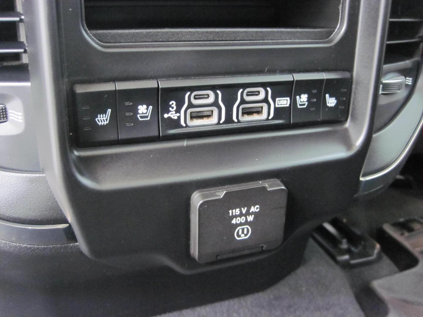 2019 blue /black RAM 1500 Limited Crew Cab SWB 4WD (1C6SRFHT0KN) with an 5.7L V8 OHV 16V engine, 8A transmission, located at 9530 Old Seward Highway, Anchorage, AK, 99515, (907) 349-3343, 61.134140, -149.865570 - Loaded Ram 1500 Crew Cab, come take a test drive - Photo#6