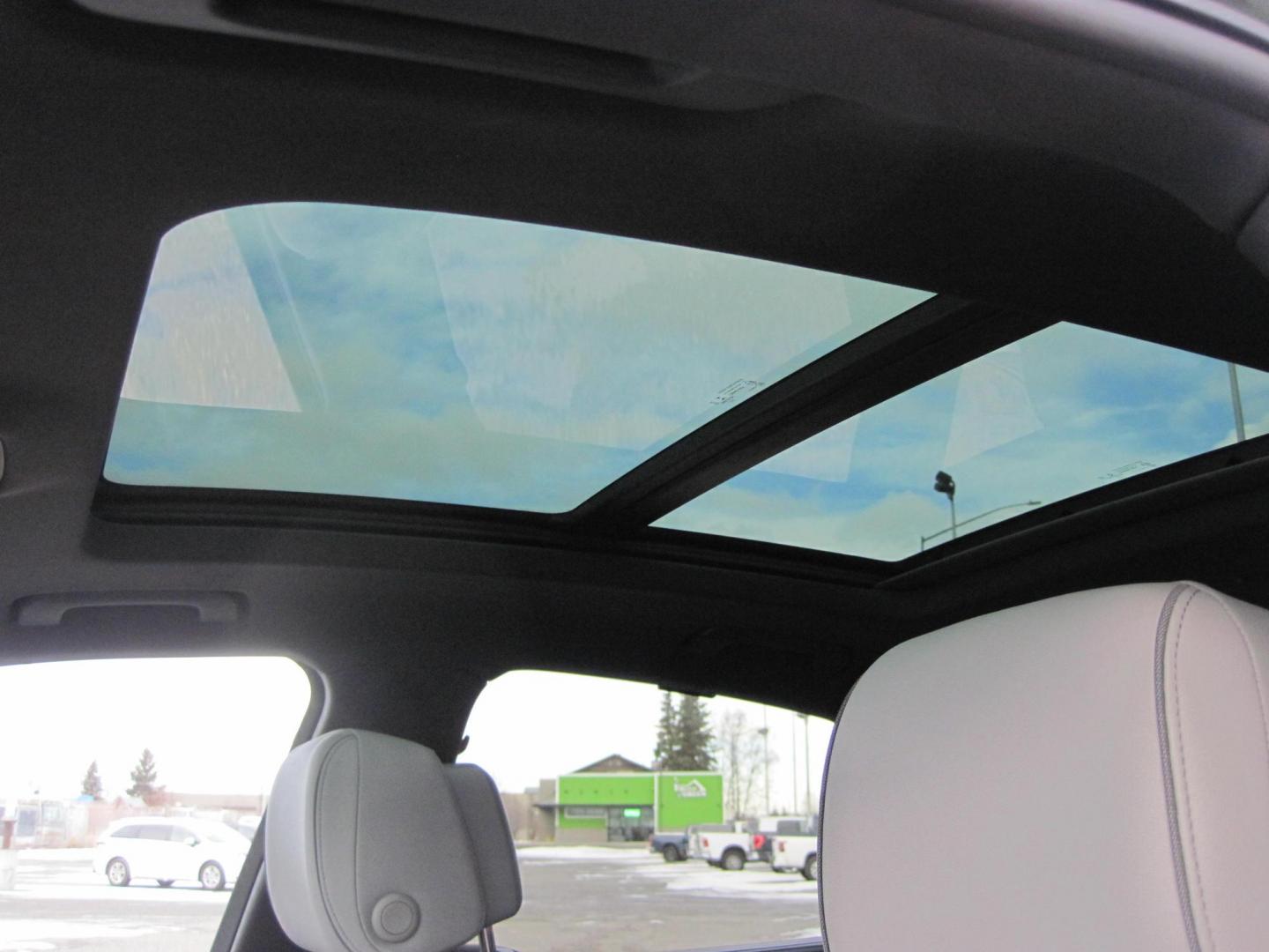 2021 green /gray Audi Q5 Sportback Prestige (WA16AAFY1M2) with an 2.0L L4 DOHC 16V engine, 7A transmission, located at 9530 Old Seward Highway, Anchorage, AK, 99515, (907) 349-3343, 61.134140, -149.865570 - Nice Audi Q5 quattro S-line come take a test drive - Photo#10