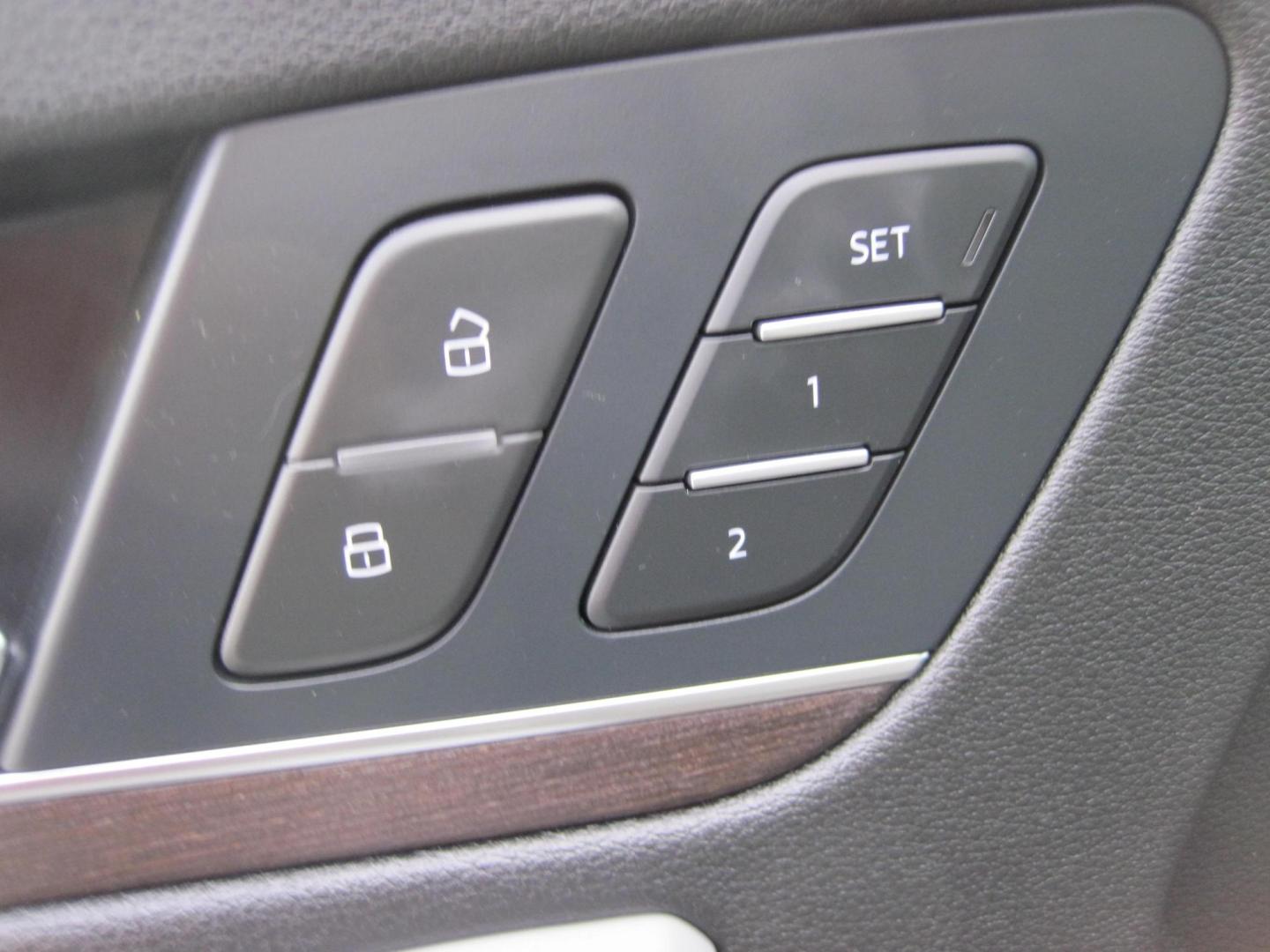 2021 green /gray Audi Q5 Sportback Prestige (WA16AAFY1M2) with an 2.0L L4 DOHC 16V engine, 7A transmission, located at 9530 Old Seward Highway, Anchorage, AK, 99515, (907) 349-3343, 61.134140, -149.865570 - Nice Audi Q5 quattro S-line come take a test drive - Photo#12