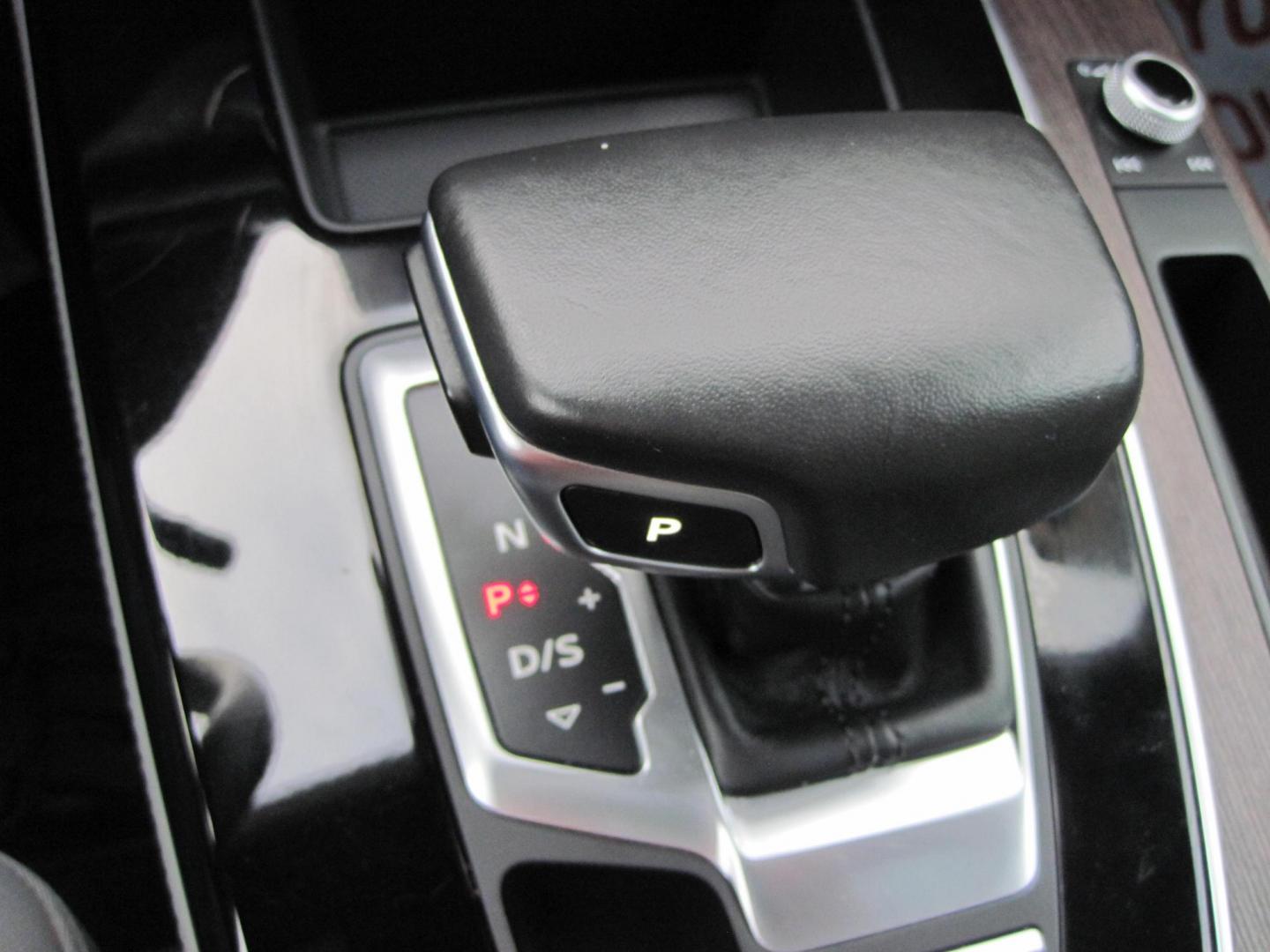 2021 green /gray Audi Q5 Sportback Prestige (WA16AAFY1M2) with an 2.0L L4 DOHC 16V engine, 7A transmission, located at 9530 Old Seward Highway, Anchorage, AK, 99515, (907) 349-3343, 61.134140, -149.865570 - Nice Audi Q5 quattro S-line come take a test drive - Photo#20