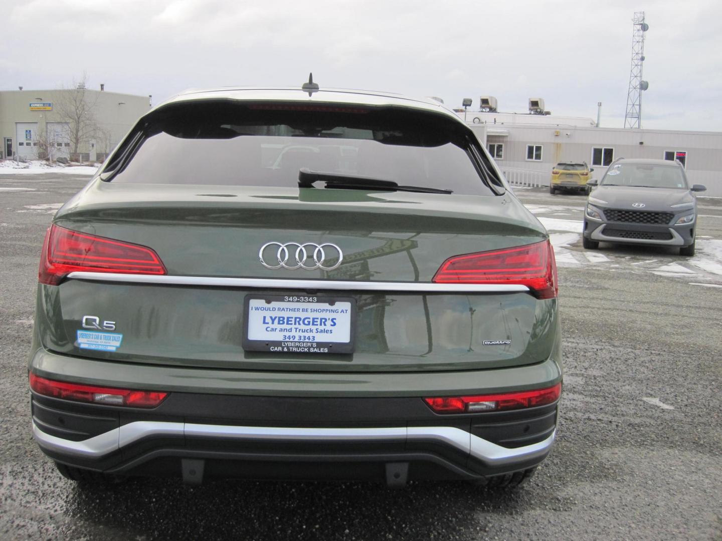 2021 green /gray Audi Q5 Sportback Prestige (WA16AAFY1M2) with an 2.0L L4 DOHC 16V engine, 7A transmission, located at 9530 Old Seward Highway, Anchorage, AK, 99515, (907) 349-3343, 61.134140, -149.865570 - Nice Audi Q5 quattro S-line come take a test drive - Photo#3