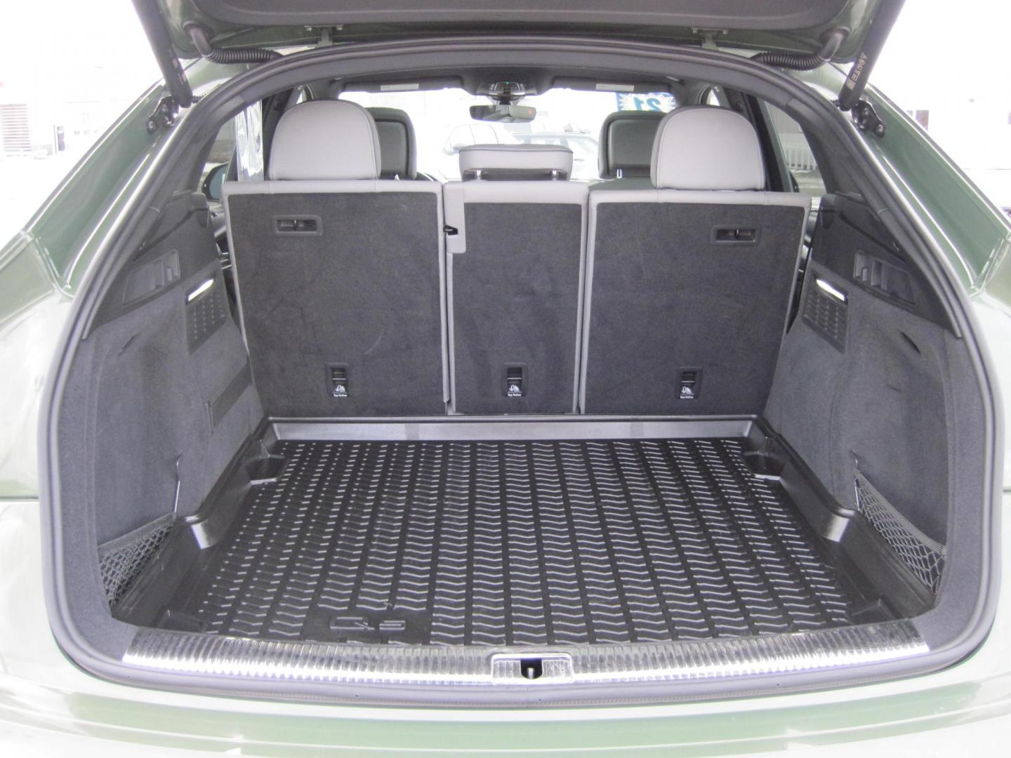 2021 green /gray Audi Q5 Sportback Prestige (WA16AAFY1M2) with an 2.0L L4 DOHC 16V engine, 7A transmission, located at 9530 Old Seward Highway, Anchorage, AK, 99515, (907) 349-3343, 61.134140, -149.865570 - Nice Audi Q5 quattro S-line come take a test drive - Photo#4