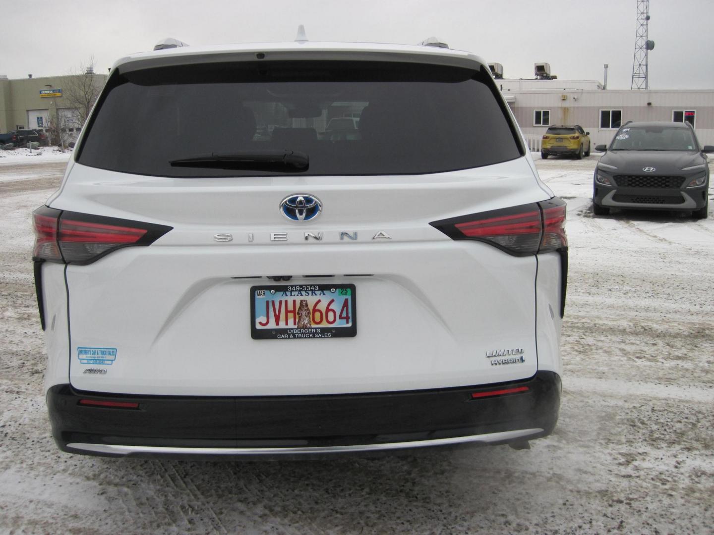2022 white /black Toyota Sienna Limited 7-Passenger AWD (5TDZSKFC4NS) with an 2.5L L4 DOHC 16V HYBRID engine, CVT transmission, located at 9530 Old Seward Highway, Anchorage, AK, 99515, (907) 349-3343, 61.134140, -149.865570 - Loaded Toyota Sienna Limited AWD, come take a test drive. - Photo#2