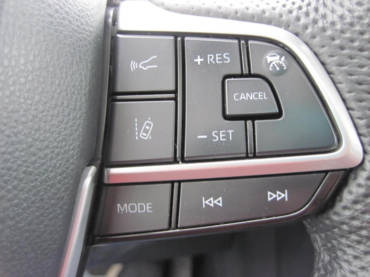 2022 white /black Toyota Sienna Limited 7-Passenger AWD (5TDZSKFC4NS) with an 2.5L L4 DOHC 16V HYBRID engine, CVT transmission, located at 9530 Old Seward Highway, Anchorage, AK, 99515, (907) 349-3343, 61.134140, -149.865570 - Loaded Toyota Sienna Limited AWD, come take a test drive. - Photo#20