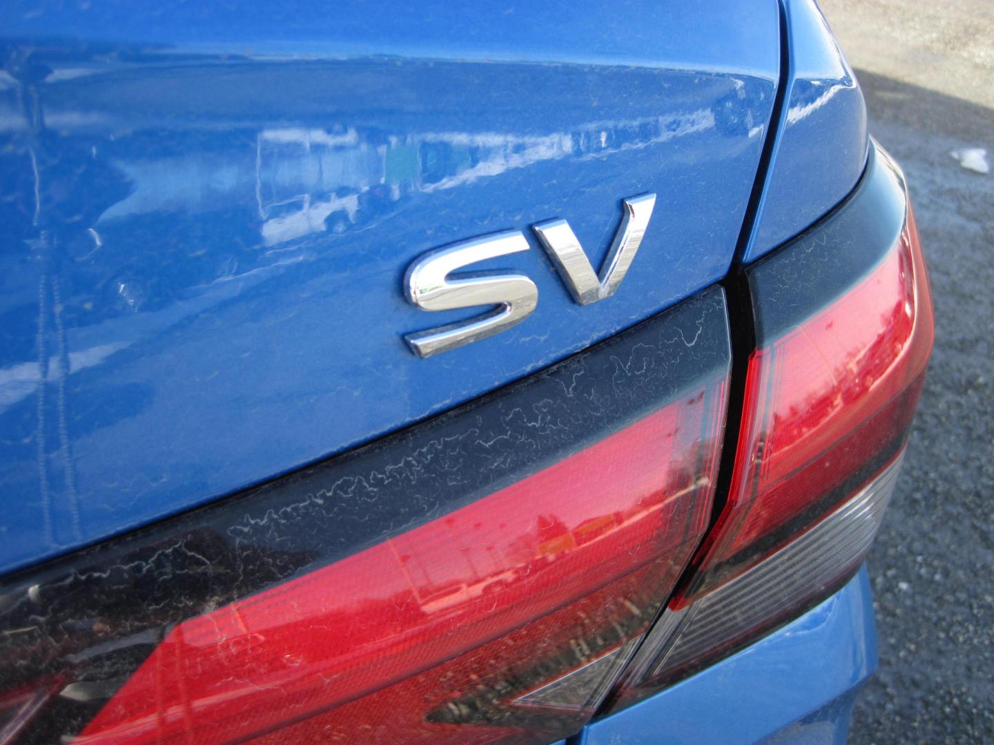 2022 blue /black Nissan Versa SV (3N1CN8EV7NL) with an 1.6L L4 DOHC 16V engine, CVT transmission, located at 9530 Old Seward Highway, Anchorage, AK, 99515, (907) 349-3343, 61.134140, -149.865570 - Nice Nissan Versa SV come take a test drive. - Photo#4