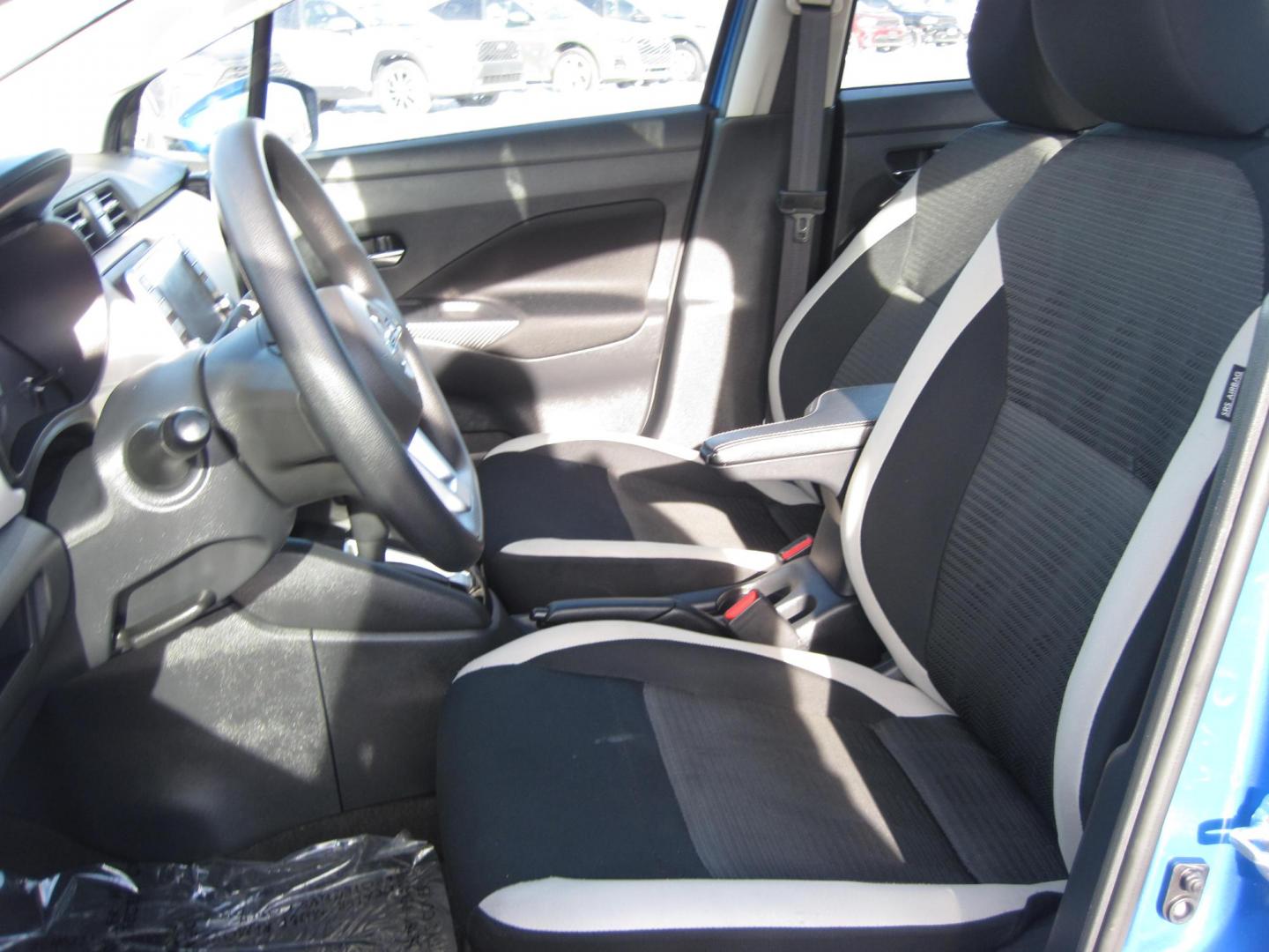 2022 blue /black Nissan Versa SV (3N1CN8EV7NL) with an 1.6L L4 DOHC 16V engine, CVT transmission, located at 9530 Old Seward Highway, Anchorage, AK, 99515, (907) 349-3343, 61.134140, -149.865570 - Nice Nissan Versa SV come take a test drive. - Photo#10