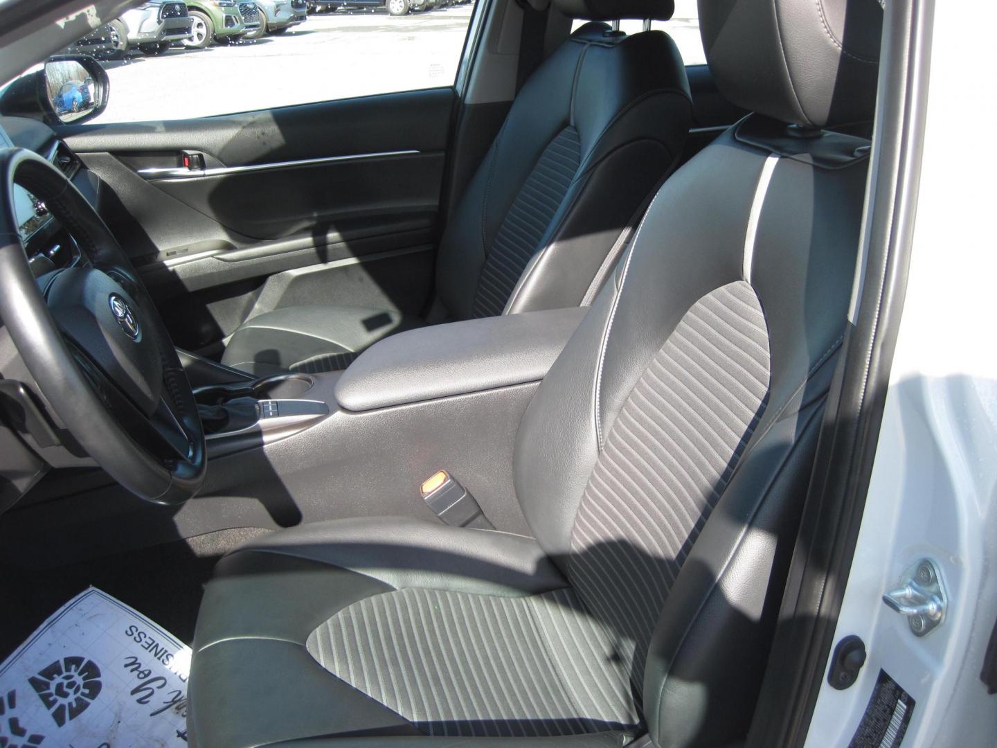 2022 gray /black Toyota Camry SE (4T1G11AK2NU) with an 2.5L L4 DOHC 16V engine, 8A transmission, located at 9530 Old Seward Highway, Anchorage, AK, 99515, (907) 349-3343, 61.134140, -149.865570 - Nice 2022 Toyota Camry SE come take a test drive. - Photo#10