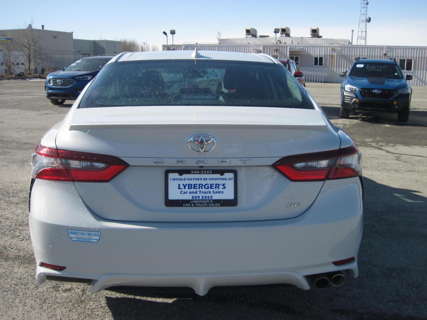 2022 gray /black Toyota Camry SE (4T1G11AK2NU) with an 2.5L L4 DOHC 16V engine, 8A transmission, located at 9530 Old Seward Highway, Anchorage, AK, 99515, (907) 349-3343, 61.134140, -149.865570 - Nice 2022 Toyota Camry SE come take a test drive. - Photo#2