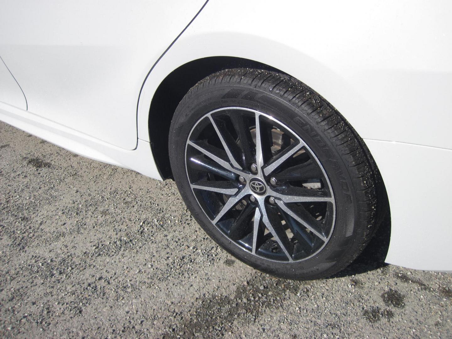2022 gray /black Toyota Camry SE (4T1G11AK2NU) with an 2.5L L4 DOHC 16V engine, 8A transmission, located at 9530 Old Seward Highway, Anchorage, AK, 99515, (907) 349-3343, 61.134140, -149.865570 - Nice 2022 Toyota Camry SE come take a test drive. - Photo#5