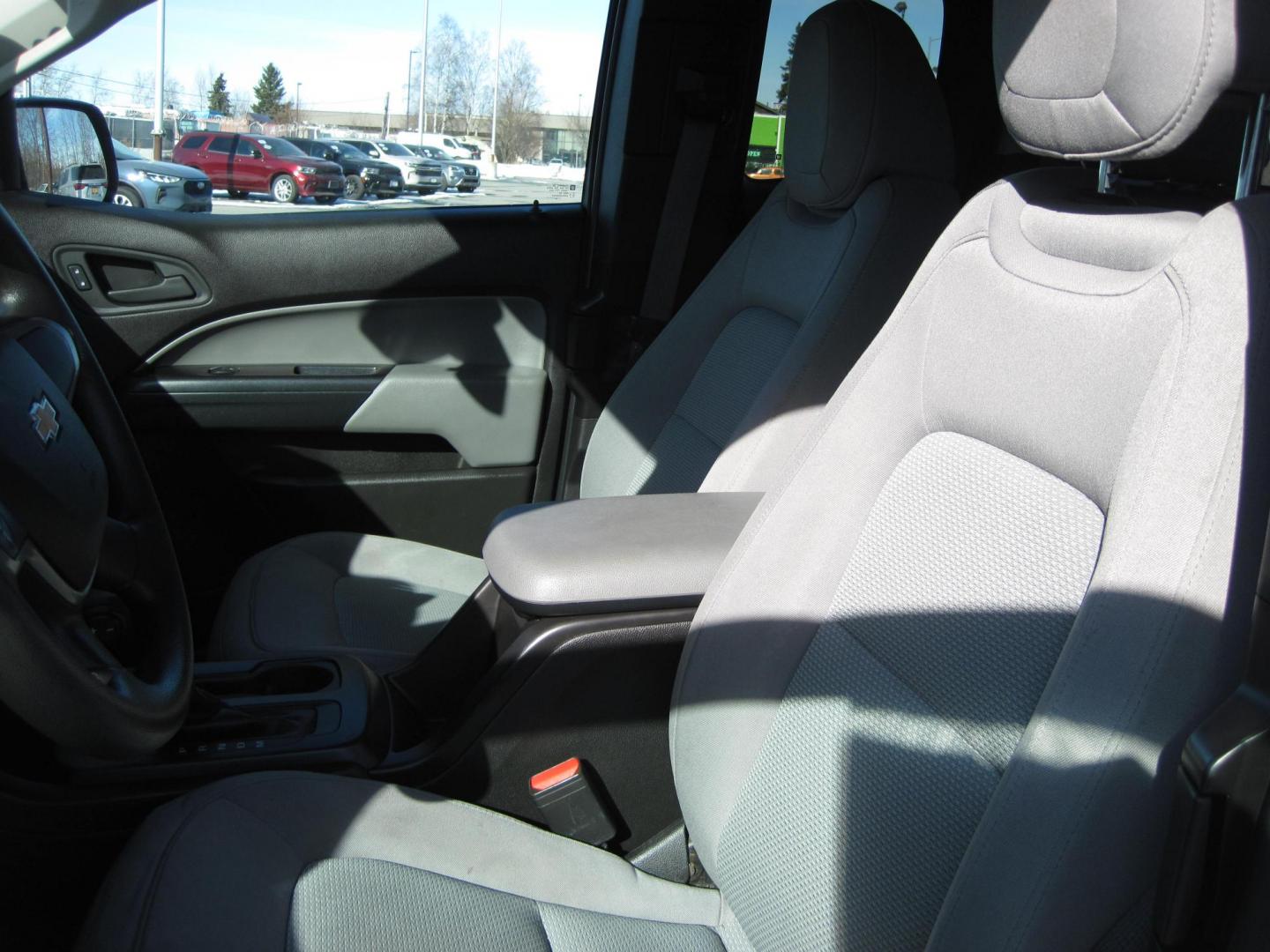 2016 silver /gray Chevrolet Colorado LT Ext. Cab 4WD (1GCHTBE36G1) with an 3.6L V6 DOHC 24V GAS engine, 6A transmission, located at 9530 Old Seward Highway, Anchorage, AK, 99515, (907) 349-3343, 61.134140, -149.865570 - Photo#6