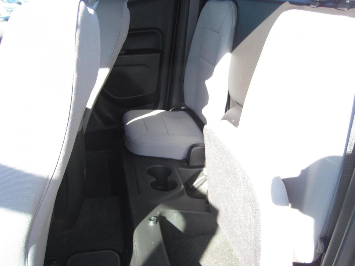 2016 silver /gray Chevrolet Colorado LT Ext. Cab 4WD (1GCHTBE36G1) with an 3.6L V6 DOHC 24V GAS engine, 6A transmission, located at 9530 Old Seward Highway, Anchorage, AK, 99515, (907) 349-3343, 61.134140, -149.865570 - Photo#7