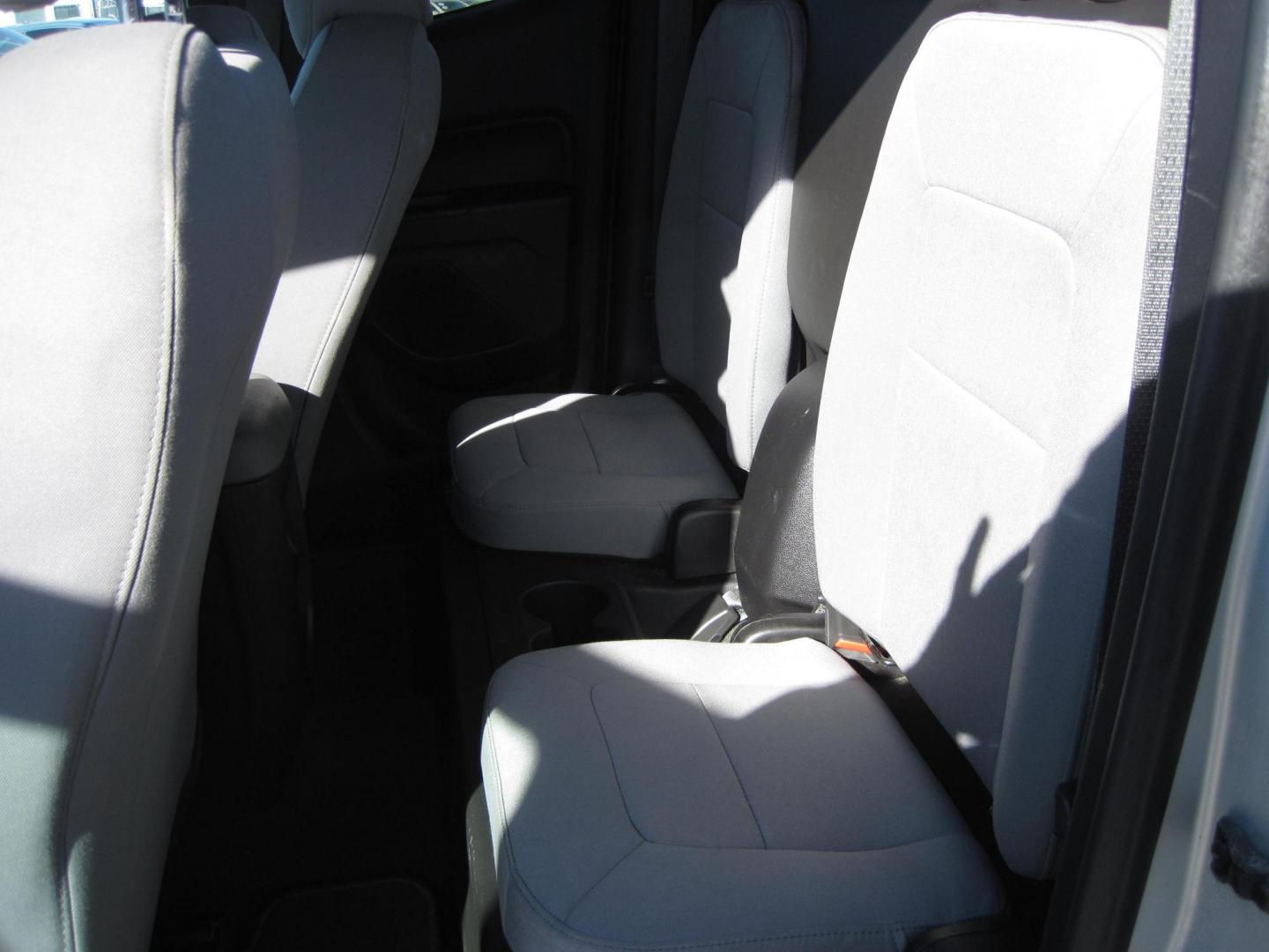 2016 silver /gray Chevrolet Colorado LT Ext. Cab 4WD (1GCHTBE36G1) with an 3.6L V6 DOHC 24V GAS engine, 6A transmission, located at 9530 Old Seward Highway, Anchorage, AK, 99515, (907) 349-3343, 61.134140, -149.865570 - Photo#8