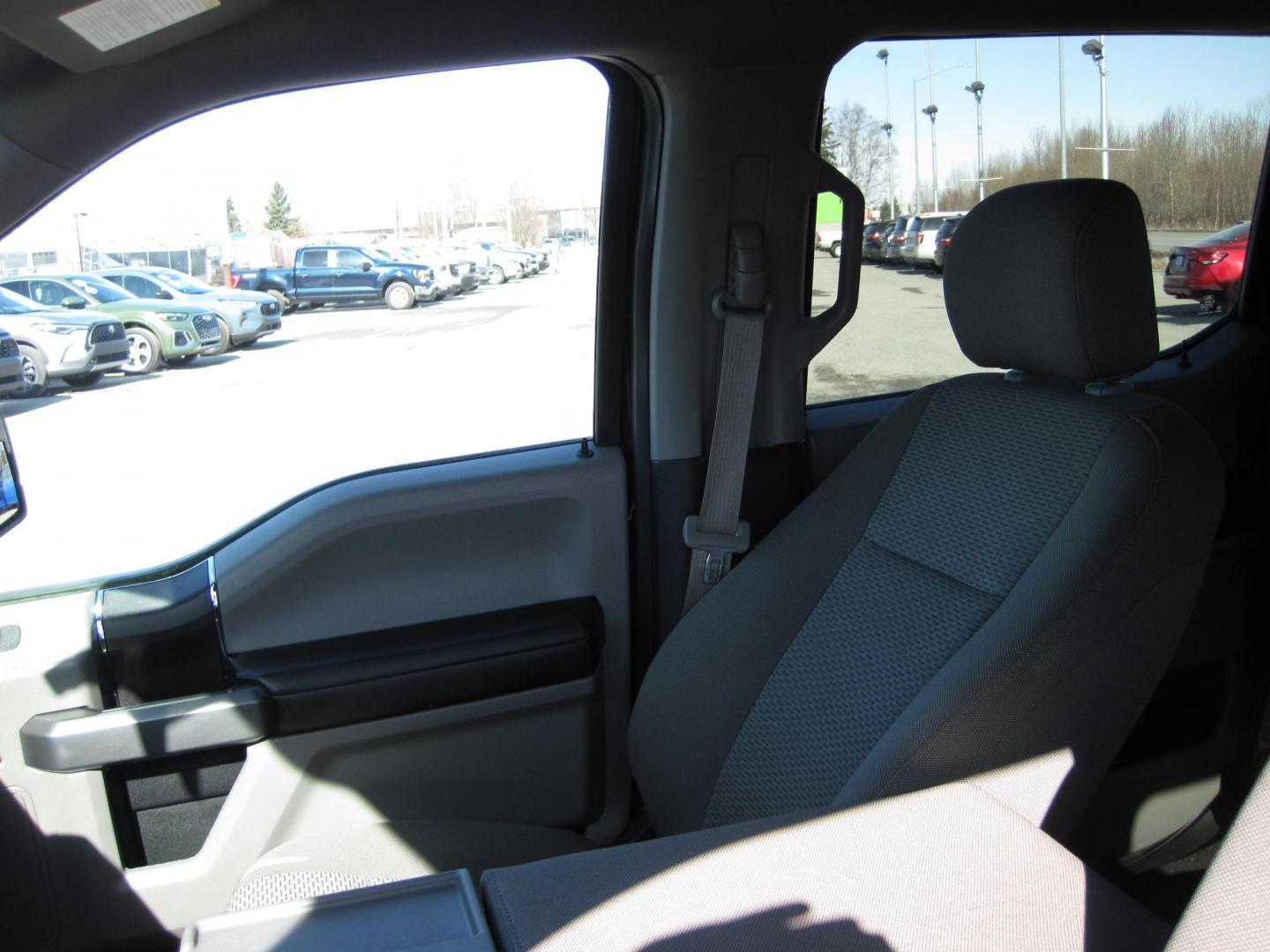 2019 black /gray Ford F-150 Lariat SuperCrew 5.5-ft. Bed 4WD (1FTEW1E52KK) with an 5.0L V8 OHV 32V engine, 6A transmission, located at 9530 Old Seward Highway, Anchorage, AK, 99515, (907) 349-3343, 61.134140, -149.865570 - Nice 2019 Ford F-150 XLT 4wd with 5.0 engine, come take a test drive. - Photo#10