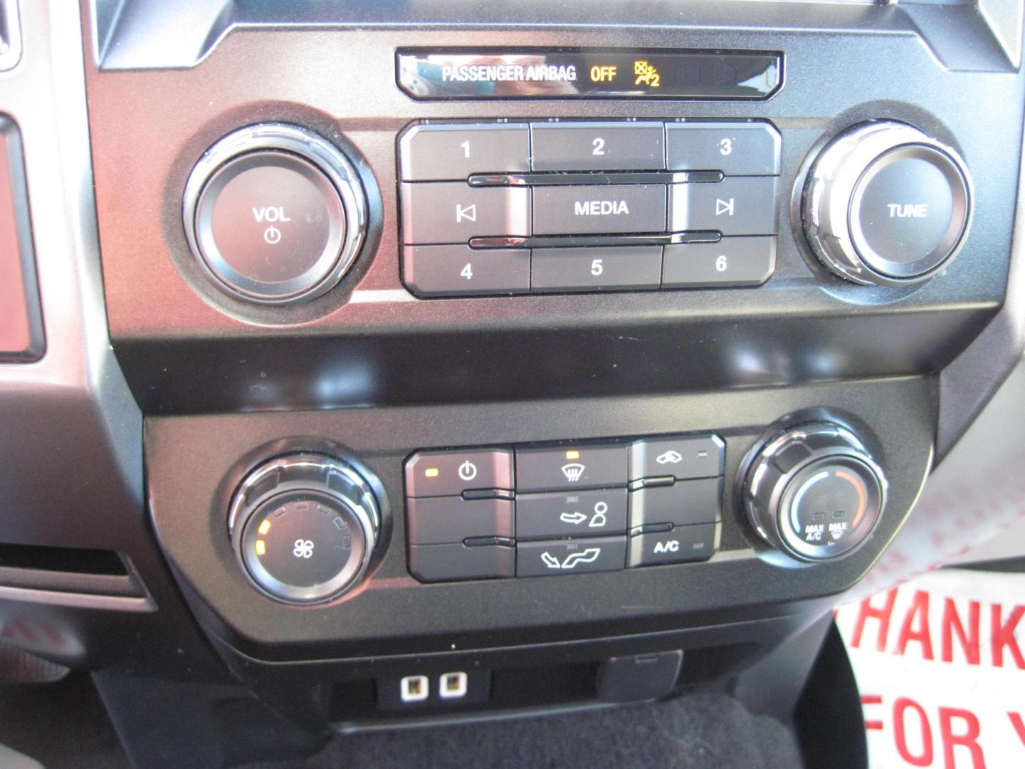 2019 black /gray Ford F-150 Lariat SuperCrew 5.5-ft. Bed 4WD (1FTEW1E52KK) with an 5.0L V8 OHV 32V engine, 6A transmission, located at 9530 Old Seward Highway, Anchorage, AK, 99515, (907) 349-3343, 61.134140, -149.865570 - Nice 2019 Ford F-150 XLT 4wd with 5.0 engine, come take a test drive. - Photo#16