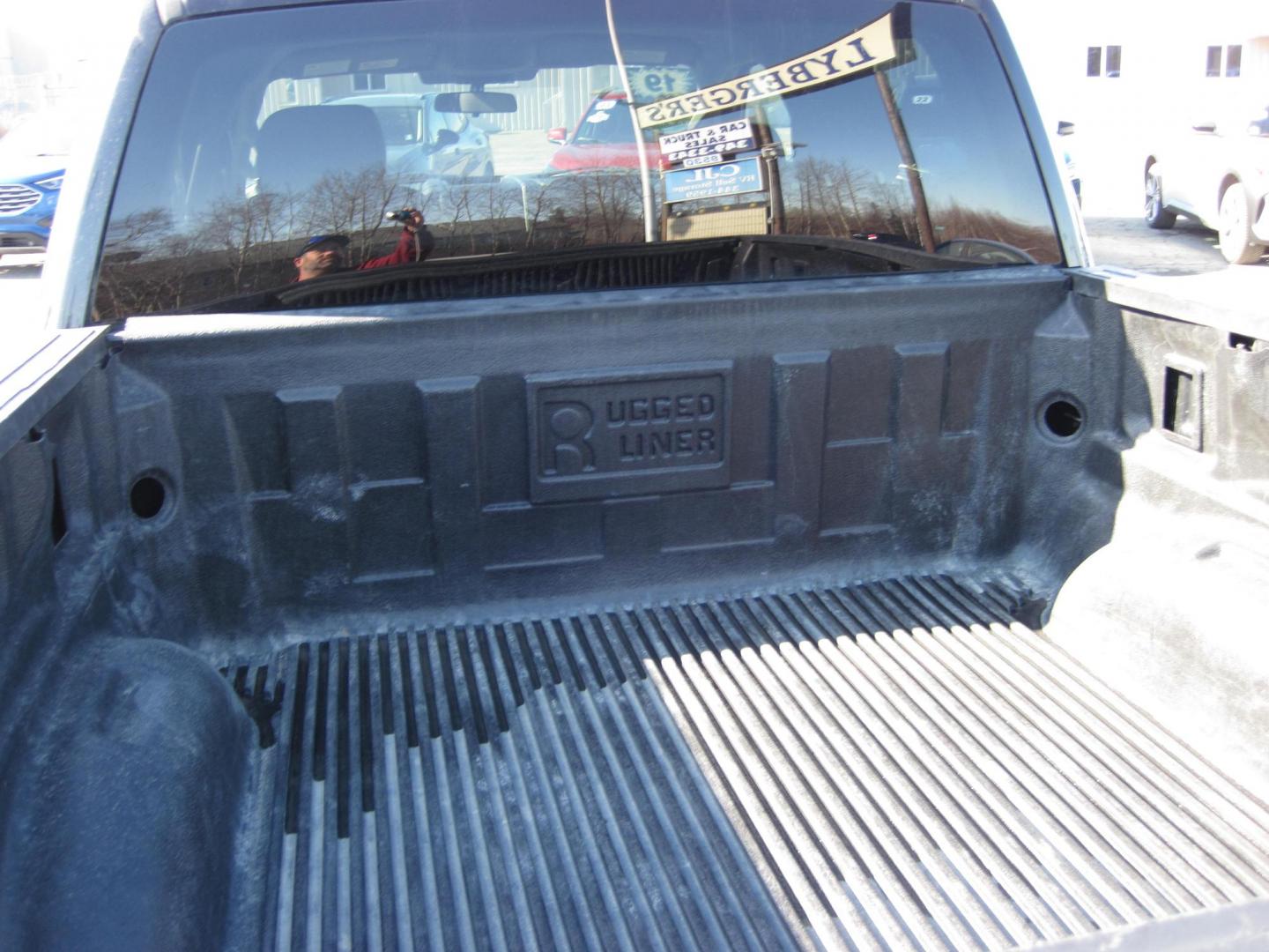 2019 black /gray Ford F-150 Lariat SuperCrew 5.5-ft. Bed 4WD (1FTEW1E52KK) with an 5.0L V8 OHV 32V engine, 6A transmission, located at 9530 Old Seward Highway, Anchorage, AK, 99515, (907) 349-3343, 61.134140, -149.865570 - Nice 2019 Ford F-150 XLT 4wd with 5.0 engine, come take a test drive. - Photo#3