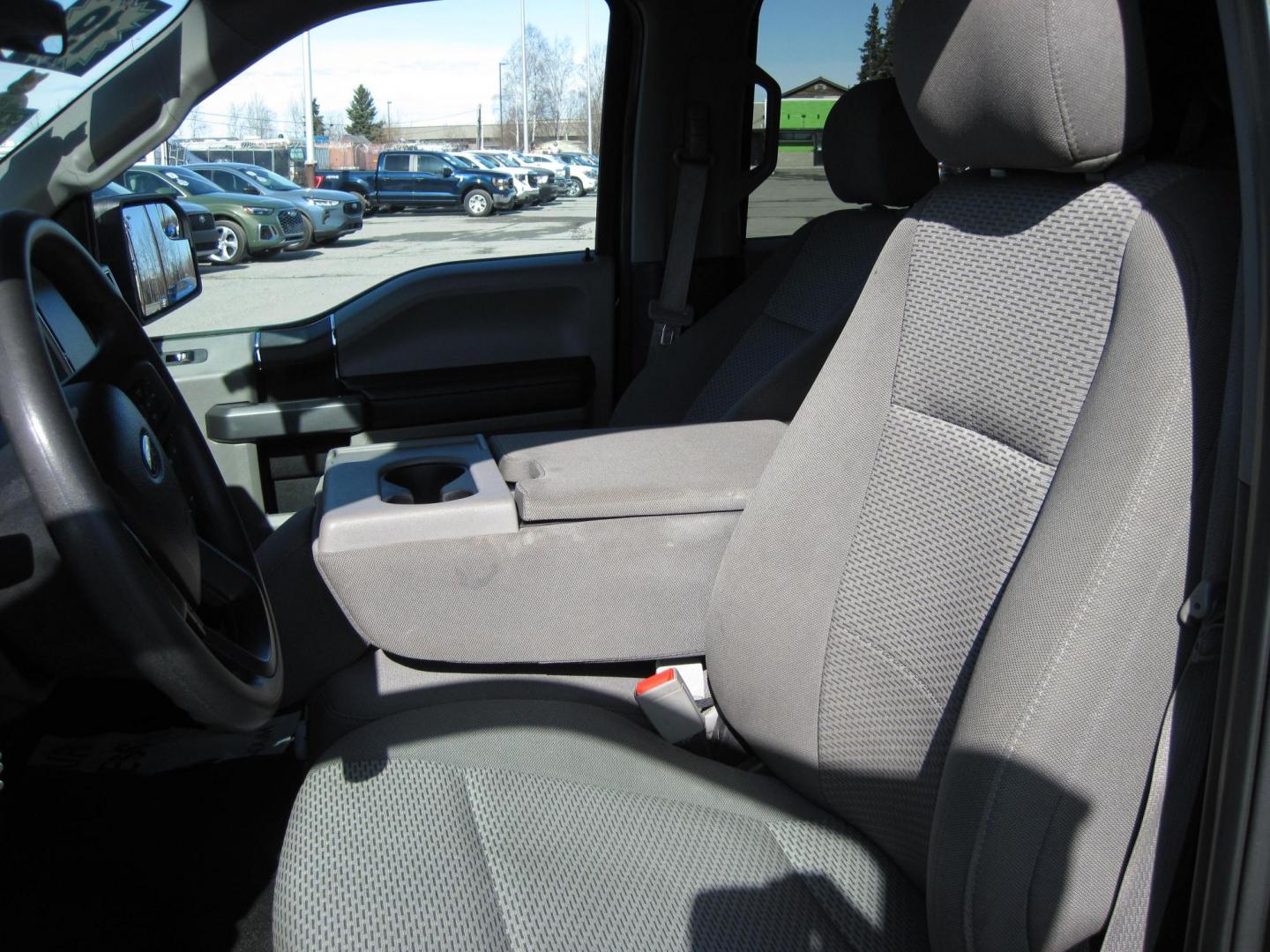 2019 black /gray Ford F-150 Lariat SuperCrew 5.5-ft. Bed 4WD (1FTEW1E52KK) with an 5.0L V8 OHV 32V engine, 6A transmission, located at 9530 Old Seward Highway, Anchorage, AK, 99515, (907) 349-3343, 61.134140, -149.865570 - Nice 2019 Ford F-150 XLT 4wd with 5.0 engine, come take a test drive. - Photo#8