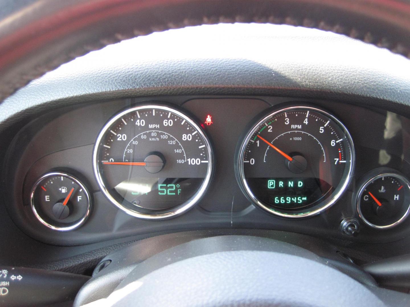 2018 silver /black Jeep Wrangler Unlimited Sahara 4WD (1C4HJWEG5JL) with an 3.6L V6 DOHC 24V FFV engine, located at 9530 Old Seward Highway, Anchorage, AK, 99515, (907) 349-3343, 61.134140, -149.865570 - Photo#16