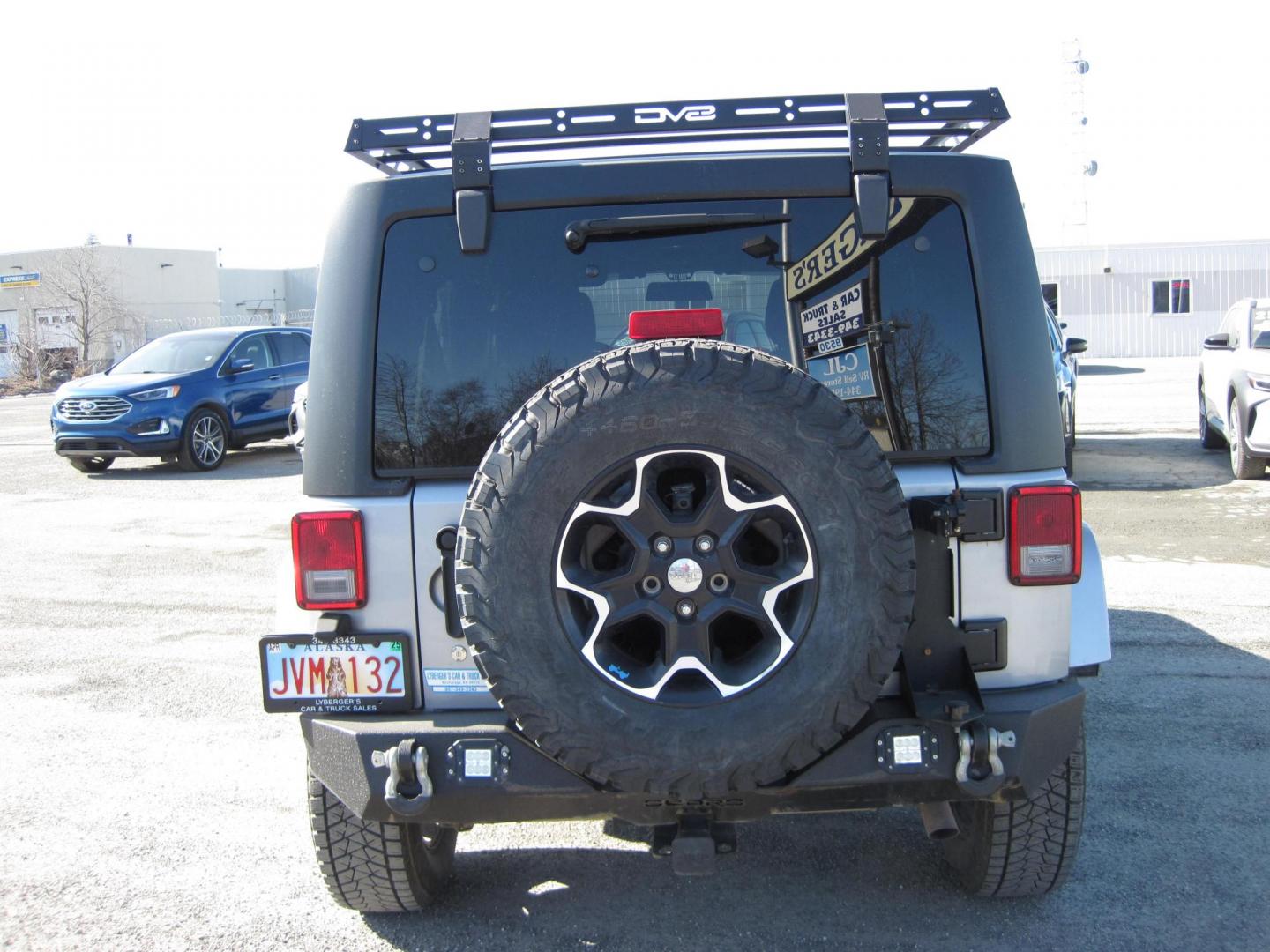 2018 silver /black Jeep Wrangler Unlimited Sahara 4WD (1C4HJWEG5JL) with an 3.6L V6 DOHC 24V FFV engine, located at 9530 Old Seward Highway, Anchorage, AK, 99515, (907) 349-3343, 61.134140, -149.865570 - Photo#4