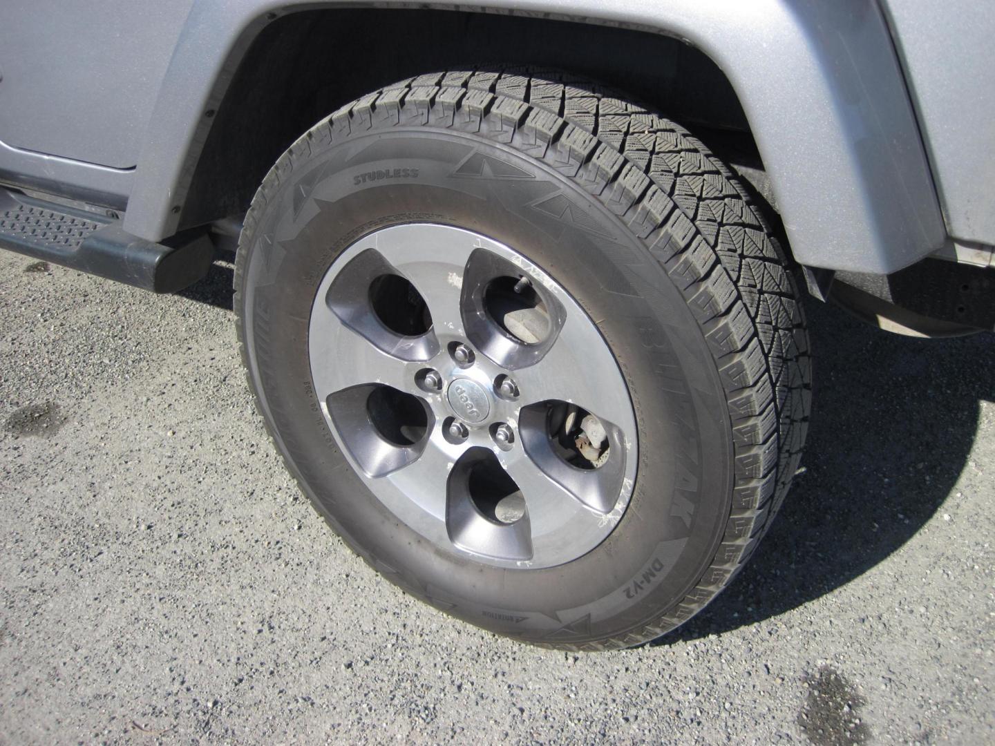 2018 silver /black Jeep Wrangler Unlimited Sahara 4WD (1C4HJWEG5JL) with an 3.6L V6 DOHC 24V FFV engine, located at 9530 Old Seward Highway, Anchorage, AK, 99515, (907) 349-3343, 61.134140, -149.865570 - Photo#7