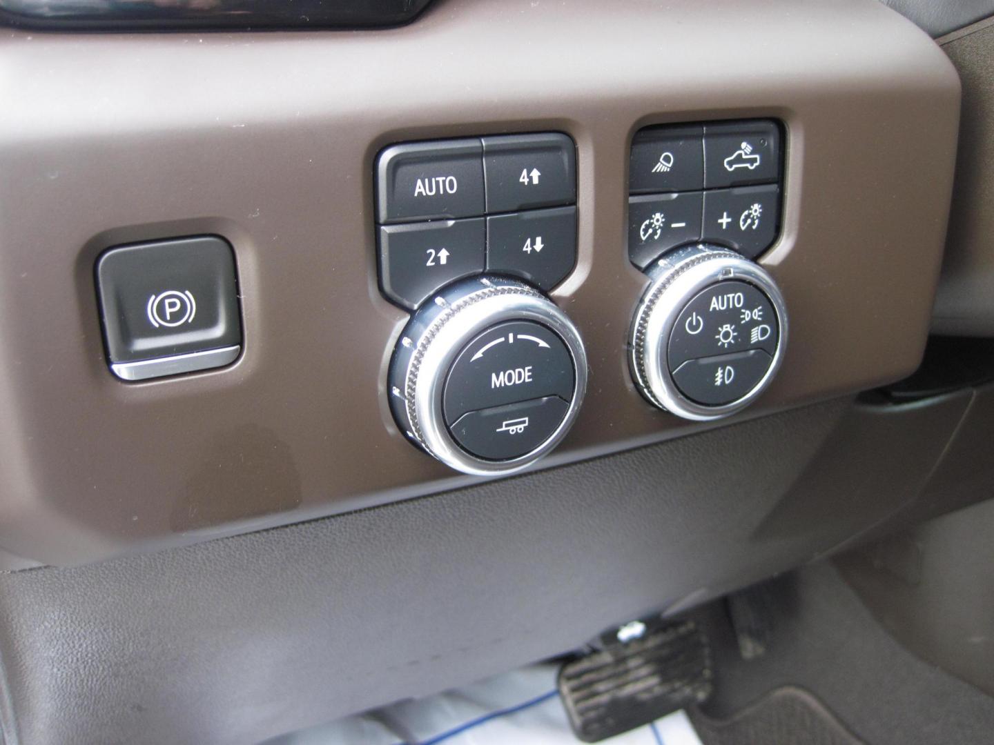 2022 white /brown GMC Sierra 1500 Denali Crew Cab 4WD (3GTUUGED9NG) with an 5.3L V8 OHV 16V engine, 6A transmission, located at 9530 Old Seward Highway, Anchorage, AK, 99515, (907) 349-3343, 61.134140, -149.865570 - Nice Loaded 2022 GMC Sierra 1500 crew cab Denali come take a test drive - Photo#12