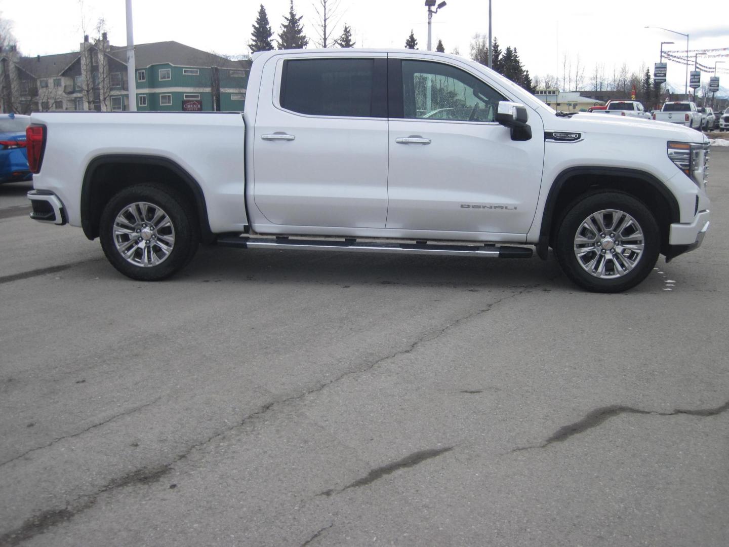2022 white /brown GMC Sierra 1500 Denali Crew Cab 4WD (3GTUUGED9NG) with an 5.3L V8 OHV 16V engine, 6A transmission, located at 9530 Old Seward Highway, Anchorage, AK, 99515, (907) 349-3343, 61.134140, -149.865570 - Nice Loaded 2022 GMC Sierra 1500 crew cab Denali come take a test drive - Photo#2
