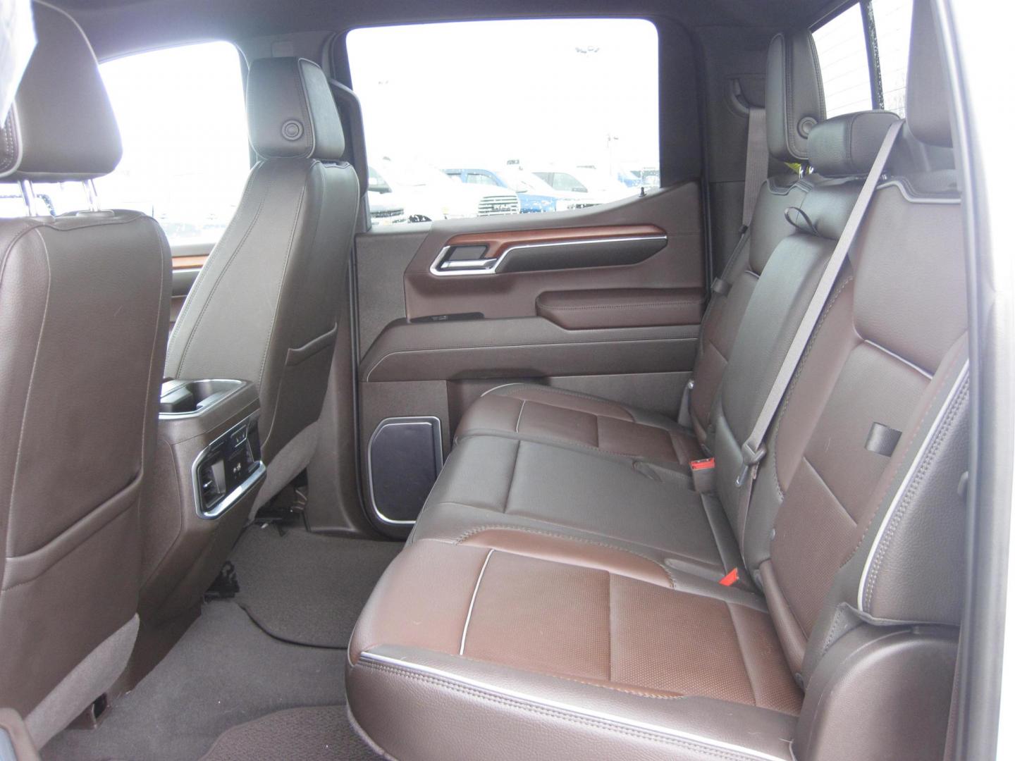 2022 white /brown GMC Sierra 1500 Denali Crew Cab 4WD (3GTUUGED9NG) with an 5.3L V8 OHV 16V engine, 6A transmission, located at 9530 Old Seward Highway, Anchorage, AK, 99515, (907) 349-3343, 61.134140, -149.865570 - Nice Loaded 2022 GMC Sierra 1500 crew cab Denali come take a test drive - Photo#6