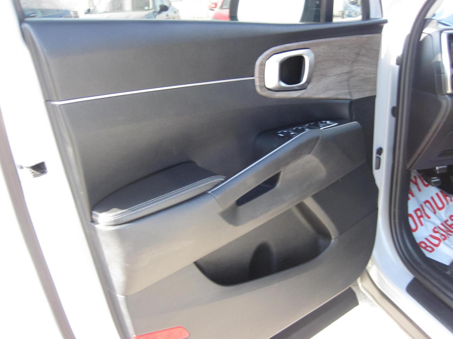 2022 gray /black Kia Sorento S AWD (5XYRLDLC9NG) with an 2.4L L4 DOHC 16V engine, 6A transmission, located at 9530 Old Seward Highway, Anchorage, AK, 99515, (907) 349-3343, 61.134140, -149.865570 - Nice 2022 Kia Sorento X-Line S come take a test drive. - Photo#10