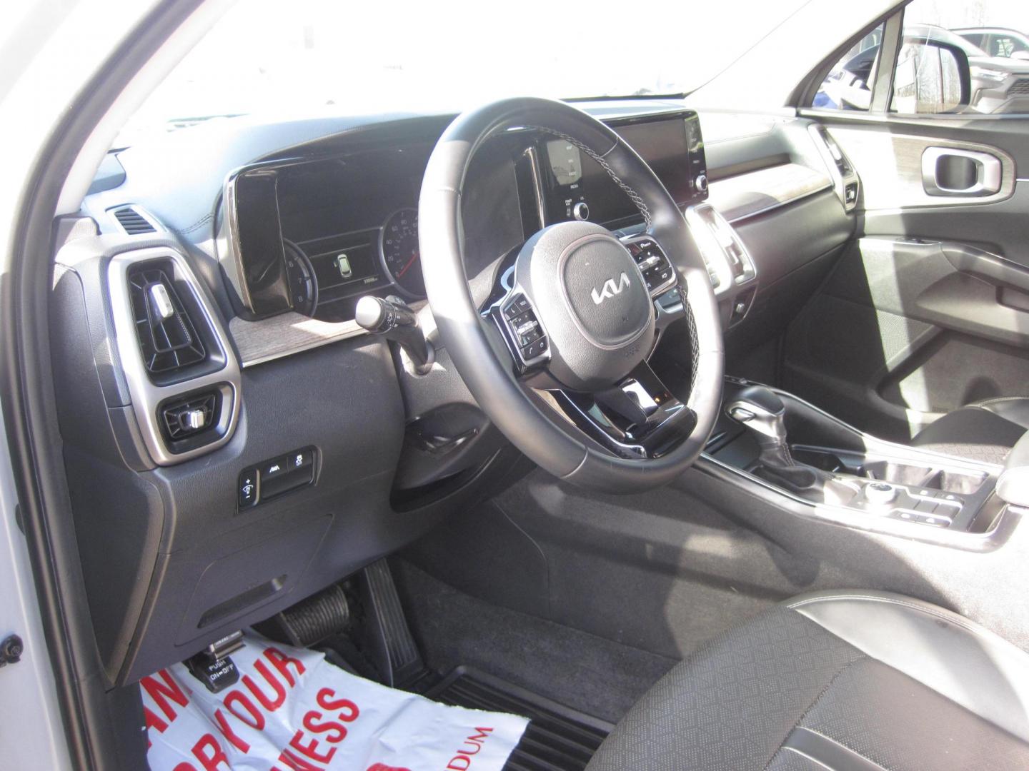 2022 gray /black Kia Sorento S AWD (5XYRLDLC9NG) with an 2.4L L4 DOHC 16V engine, 6A transmission, located at 9530 Old Seward Highway, Anchorage, AK, 99515, (907) 349-3343, 61.134140, -149.865570 - Nice 2022 Kia Sorento X-Line S come take a test drive. - Photo#11