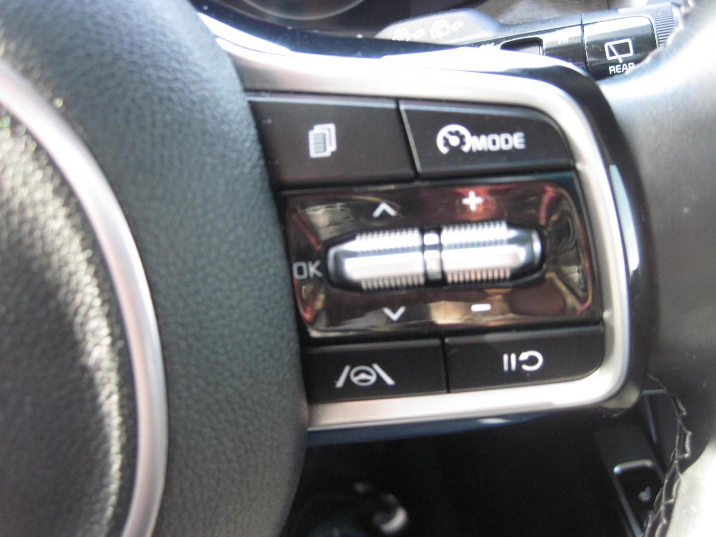2022 gray /black Kia Sorento S AWD (5XYRLDLC9NG) with an 2.4L L4 DOHC 16V engine, 6A transmission, located at 9530 Old Seward Highway, Anchorage, AK, 99515, (907) 349-3343, 61.134140, -149.865570 - Nice 2022 Kia Sorento X-Line S come take a test drive. - Photo#15