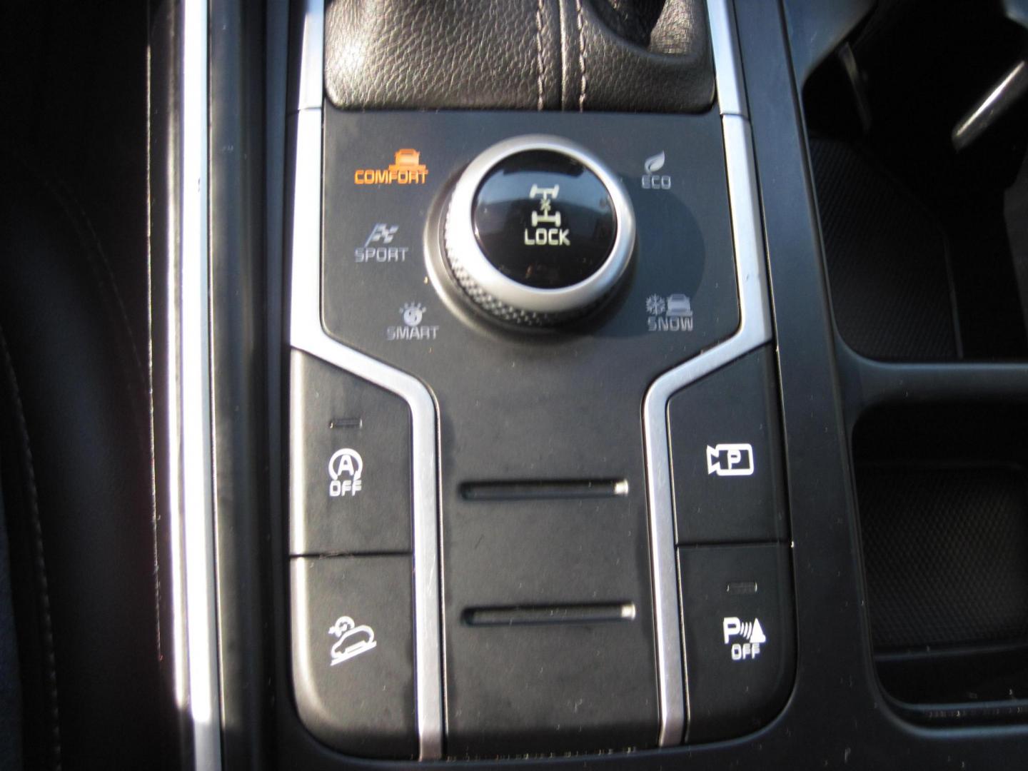 2022 gray /black Kia Sorento S AWD (5XYRLDLC9NG) with an 2.4L L4 DOHC 16V engine, 6A transmission, located at 9530 Old Seward Highway, Anchorage, AK, 99515, (907) 349-3343, 61.134140, -149.865570 - Nice 2022 Kia Sorento X-Line S come take a test drive. - Photo#19