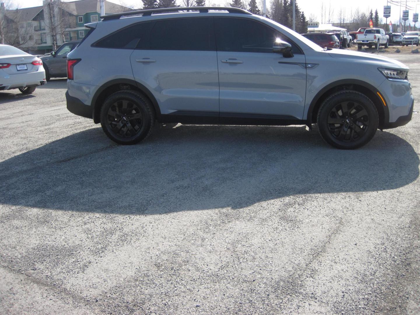 2022 gray /black Kia Sorento S AWD (5XYRLDLC9NG) with an 2.4L L4 DOHC 16V engine, 6A transmission, located at 9530 Old Seward Highway, Anchorage, AK, 99515, (907) 349-3343, 61.134140, -149.865570 - Nice 2022 Kia Sorento X-Line S come take a test drive. - Photo#3