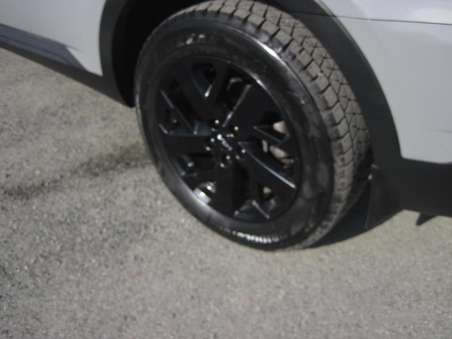 2022 gray /black Kia Sorento S AWD (5XYRLDLC9NG) with an 2.4L L4 DOHC 16V engine, 6A transmission, located at 9530 Old Seward Highway, Anchorage, AK, 99515, (907) 349-3343, 61.134140, -149.865570 - Nice 2022 Kia Sorento X-Line S come take a test drive. - Photo#5