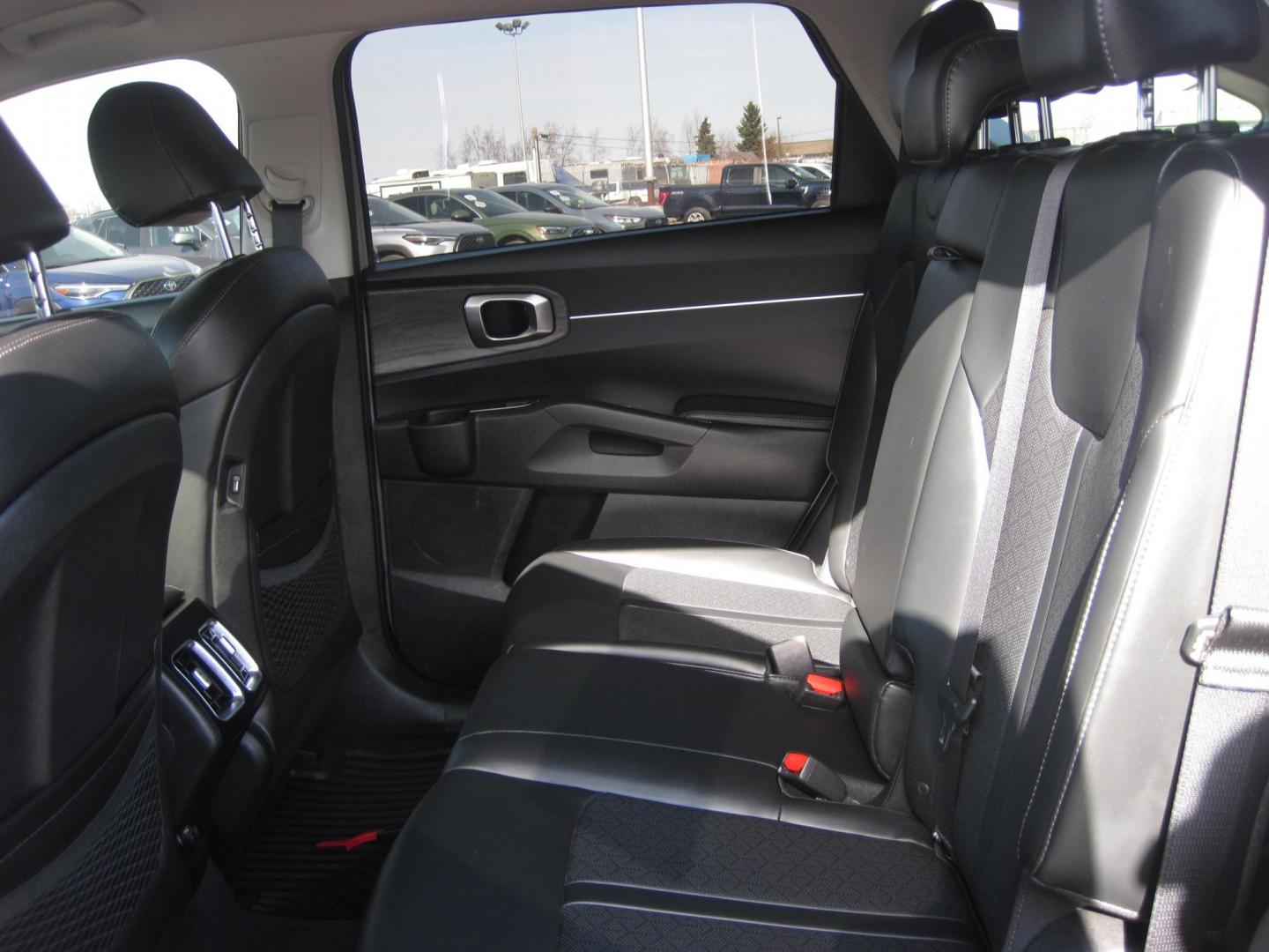 2022 gray /black Kia Sorento S AWD (5XYRLDLC9NG) with an 2.4L L4 DOHC 16V engine, 6A transmission, located at 9530 Old Seward Highway, Anchorage, AK, 99515, (907) 349-3343, 61.134140, -149.865570 - Nice 2022 Kia Sorento X-Line S come take a test drive. - Photo#7