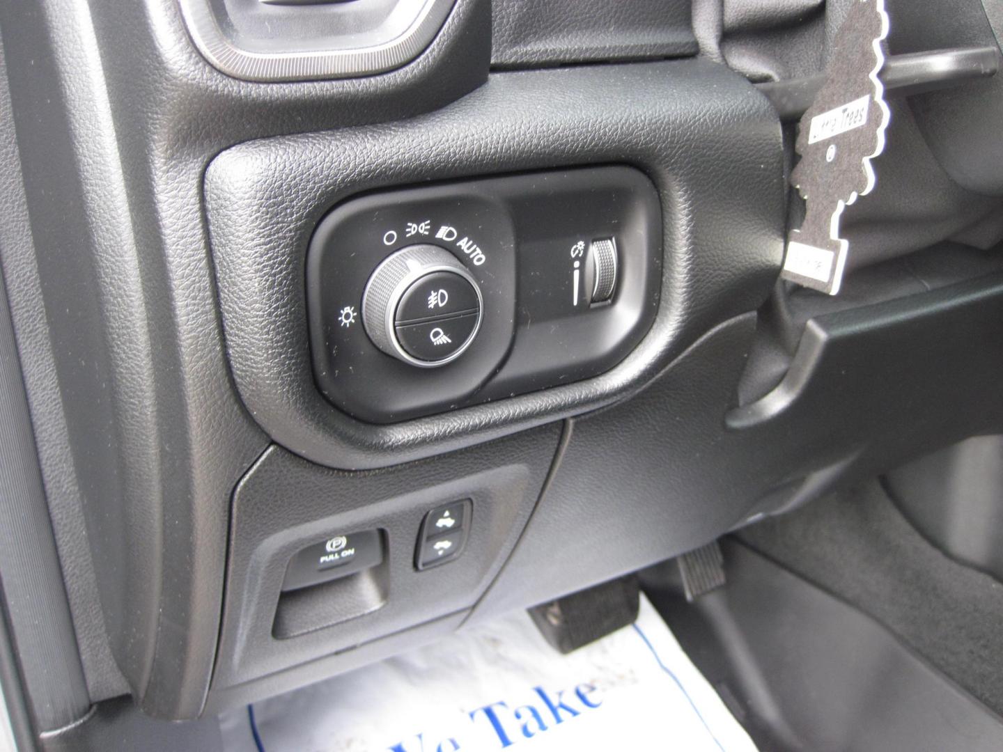 2021 silver /black RAM 1500 Rebel Crew Cab SB 4WD (1C6SRFLT9MN) with an 5.7L V8 OHV 16V engine, 8A transmission, located at 9530 Old Seward Highway, Anchorage, AK, 99515, (907) 349-3343, 61.134140, -149.865570 - Nice Ram 1500 Rebel come take a test drive - Photo#11