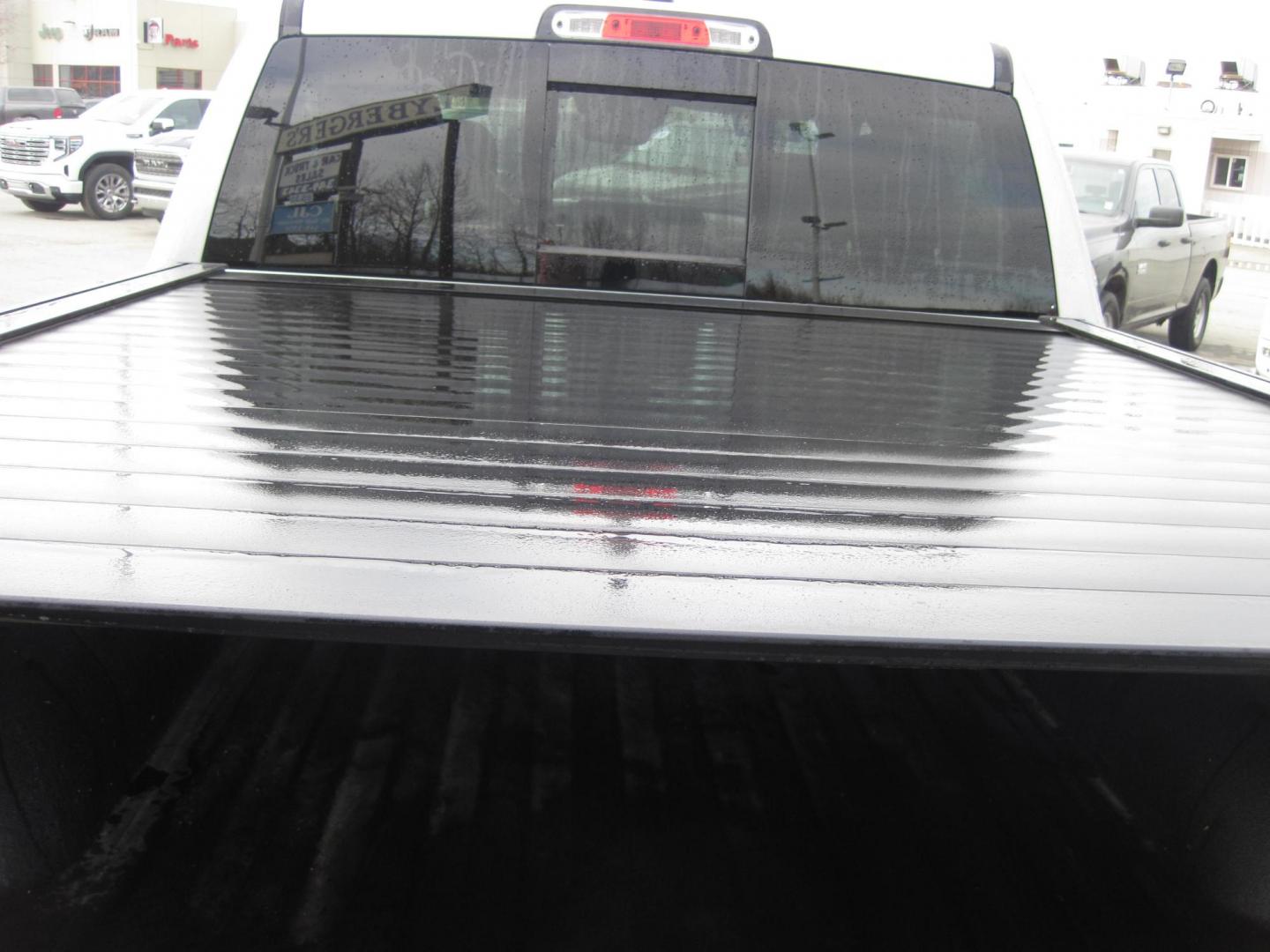 2021 silver /black RAM 1500 Rebel Crew Cab SB 4WD (1C6SRFLT9MN) with an 5.7L V8 OHV 16V engine, 8A transmission, located at 9530 Old Seward Highway, Anchorage, AK, 99515, (907) 349-3343, 61.134140, -149.865570 - Nice Ram 1500 Rebel come take a test drive - Photo#5