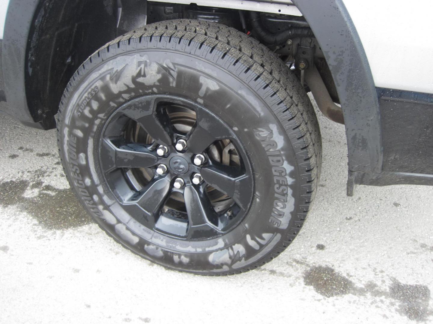 2021 silver /black RAM 1500 Rebel Crew Cab SB 4WD (1C6SRFLT9MN) with an 5.7L V8 OHV 16V engine, 8A transmission, located at 9530 Old Seward Highway, Anchorage, AK, 99515, (907) 349-3343, 61.134140, -149.865570 - Nice Ram 1500 Rebel come take a test drive - Photo#6