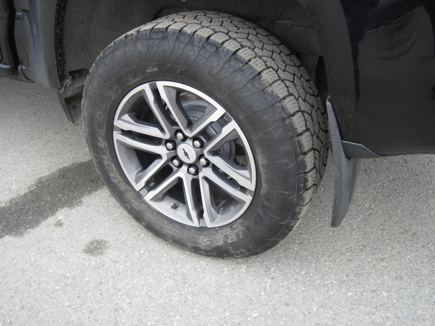 2020 black /black Chevrolet Colorado Work Truck Crew Cab 4WD Long Box (1GCGTBEN4L1) with an 3.6L V6 DOHC 24V GAS engine, 6A transmission, located at 9530 Old Seward Highway, Anchorage, AK, 99515, (907) 349-3343, 61.134140, -149.865570 - Nice 2020 Chevrolet Colorado 4wd come take a test drive. - Photo#5
