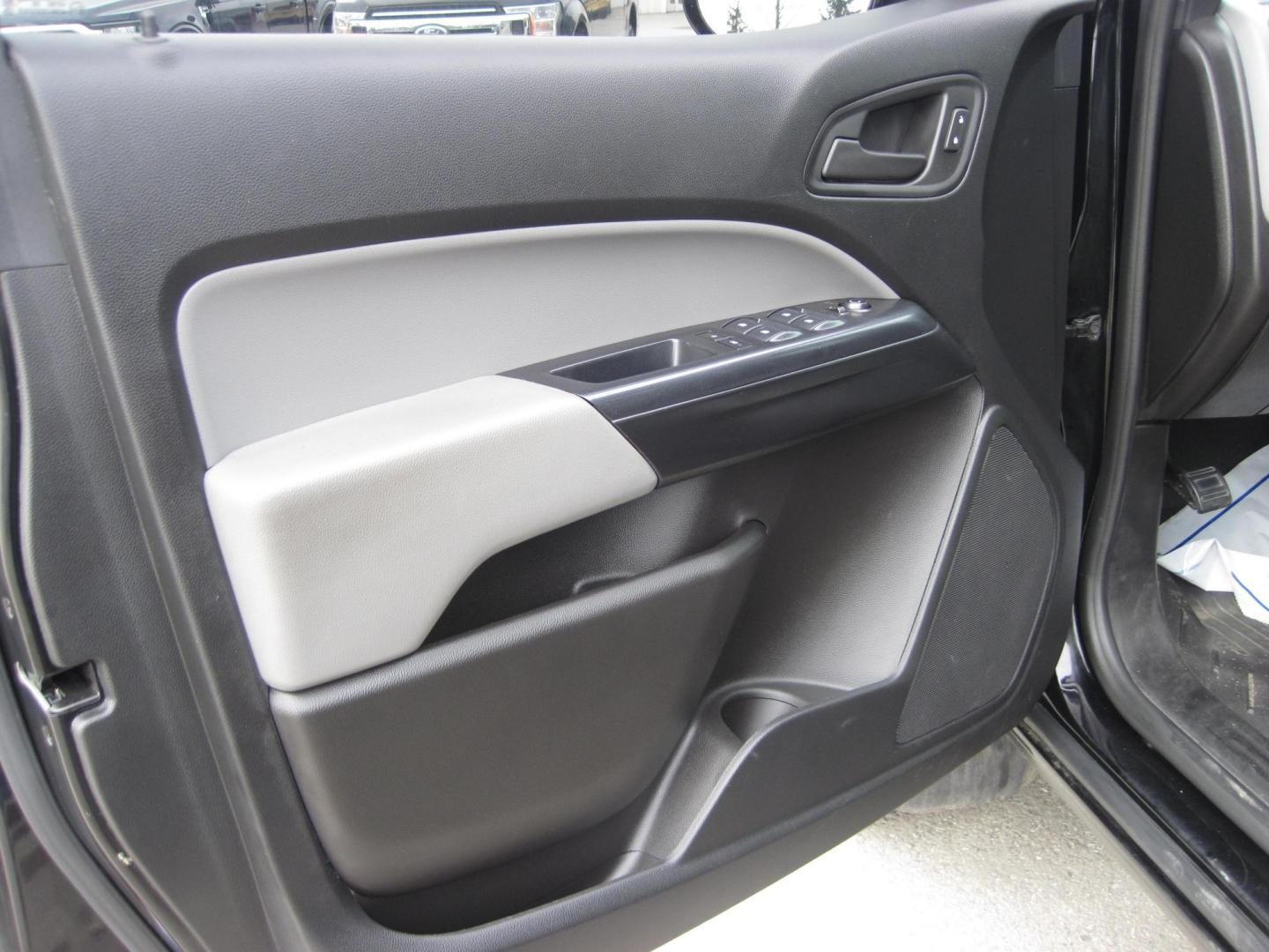 2020 black /black Chevrolet Colorado Work Truck Crew Cab 4WD Long Box (1GCGTBEN4L1) with an 3.6L V6 DOHC 24V GAS engine, 6A transmission, located at 9530 Old Seward Highway, Anchorage, AK, 99515, (907) 349-3343, 61.134140, -149.865570 - Nice 2020 Chevrolet Colorado 4wd come take a test drive. - Photo#8