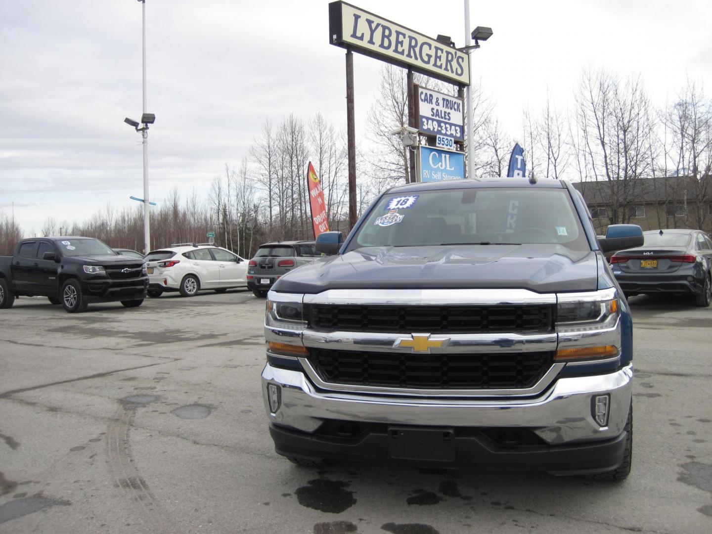 2018 blue /black Chevrolet Silverado 1500 LT Crew Cab 4WD (3GCUKRER2JG) with an 5.3L V8 OHV 16V engine, 6A transmission, located at 9530 Old Seward Highway, Anchorage, AK, 99515, (907) 349-3343, 61.134140, -149.865570 - Nice 2018 Chevrolet Silverado 1500 crew cab 4wd, come take a test drive - Photo#1