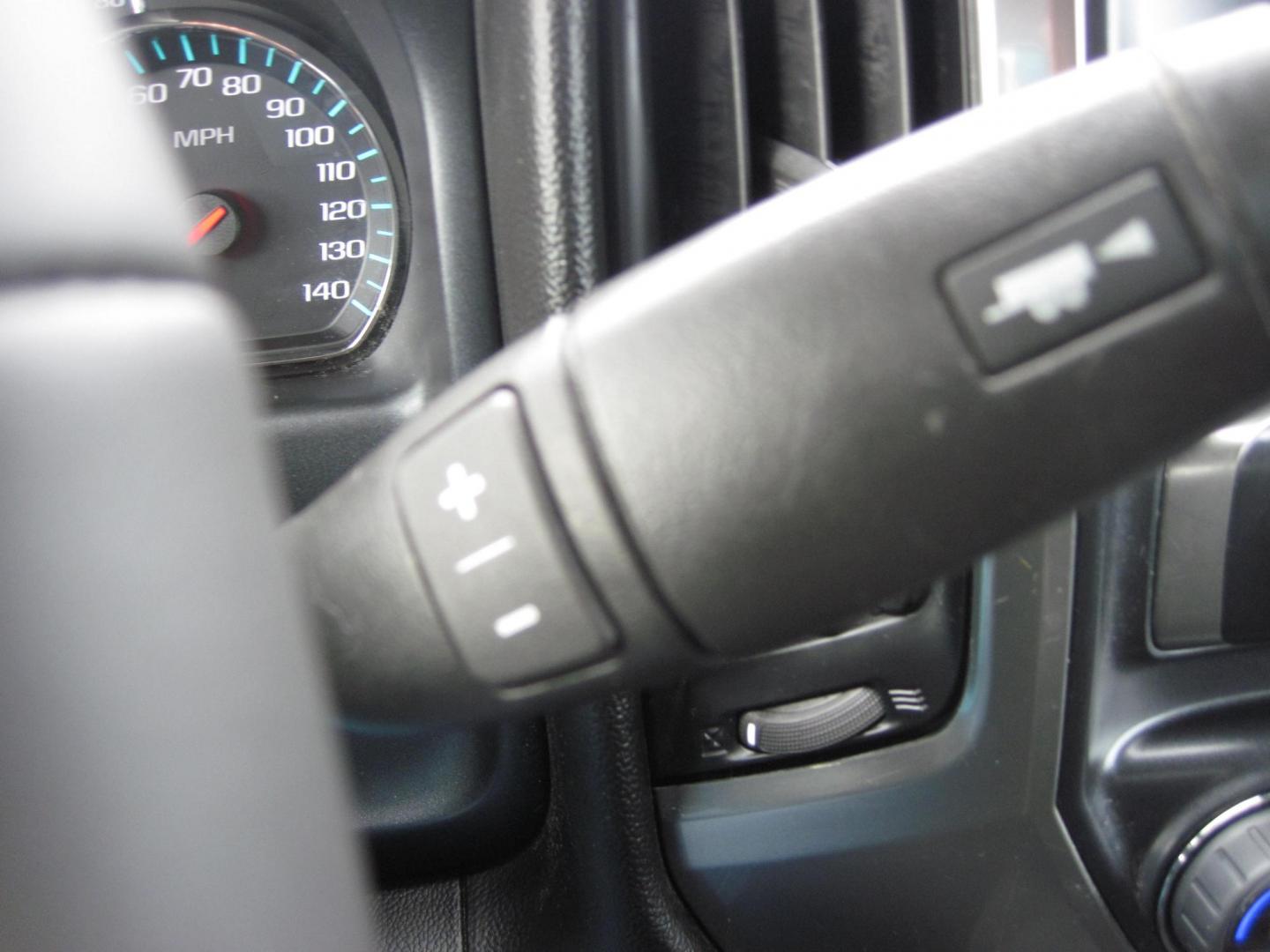2018 blue /black Chevrolet Silverado 1500 LT Crew Cab 4WD (3GCUKRER2JG) with an 5.3L V8 OHV 16V engine, 6A transmission, located at 9530 Old Seward Highway, Anchorage, AK, 99515, (907) 349-3343, 61.134140, -149.865570 - Nice 2018 Chevrolet Silverado 1500 crew cab 4wd, come take a test drive - Photo#17