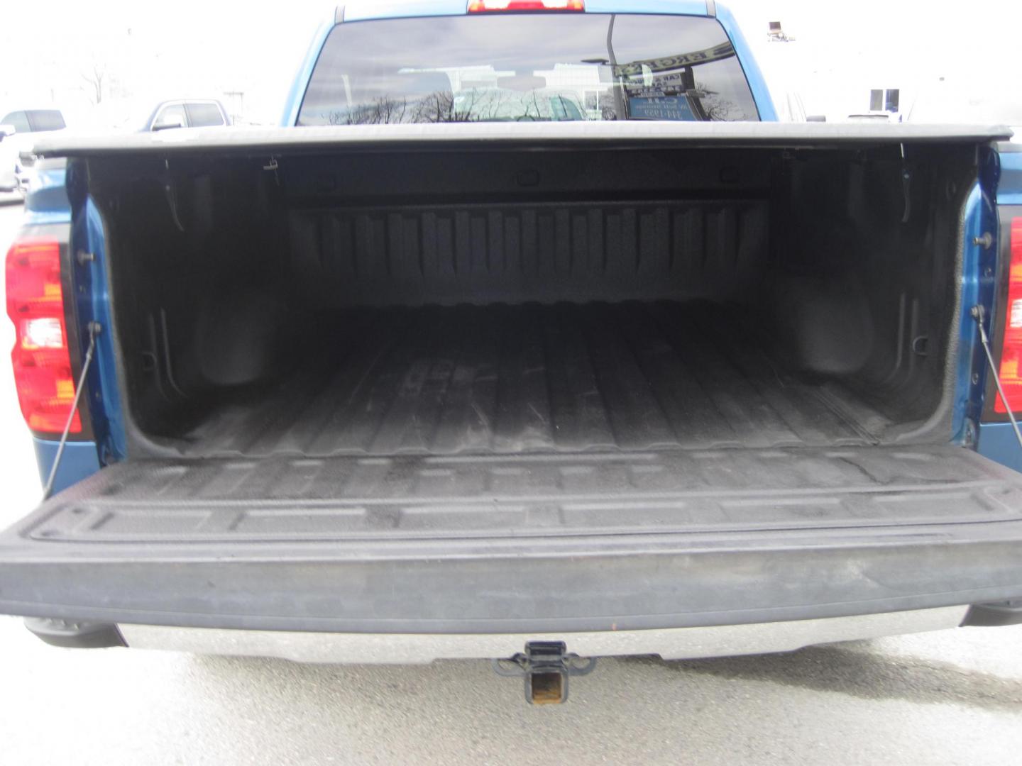2018 blue /black Chevrolet Silverado 1500 LT Crew Cab 4WD (3GCUKRER2JG) with an 5.3L V8 OHV 16V engine, 6A transmission, located at 9530 Old Seward Highway, Anchorage, AK, 99515, (907) 349-3343, 61.134140, -149.865570 - Nice 2018 Chevrolet Silverado 1500 crew cab 4wd, come take a test drive - Photo#4