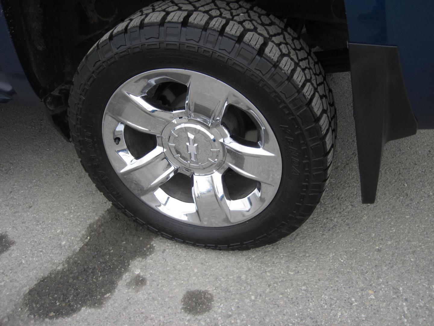 2018 blue /black Chevrolet Silverado 1500 LT Crew Cab 4WD (3GCUKRER2JG) with an 5.3L V8 OHV 16V engine, 6A transmission, located at 9530 Old Seward Highway, Anchorage, AK, 99515, (907) 349-3343, 61.134140, -149.865570 - Nice 2018 Chevrolet Silverado 1500 crew cab 4wd, come take a test drive - Photo#6